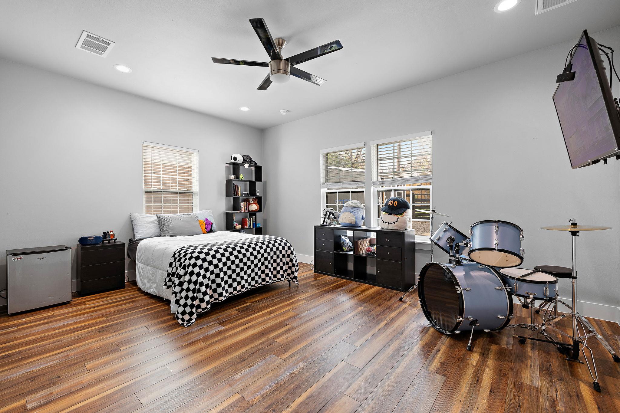 611 Elliott St, Taylor, TX 76574