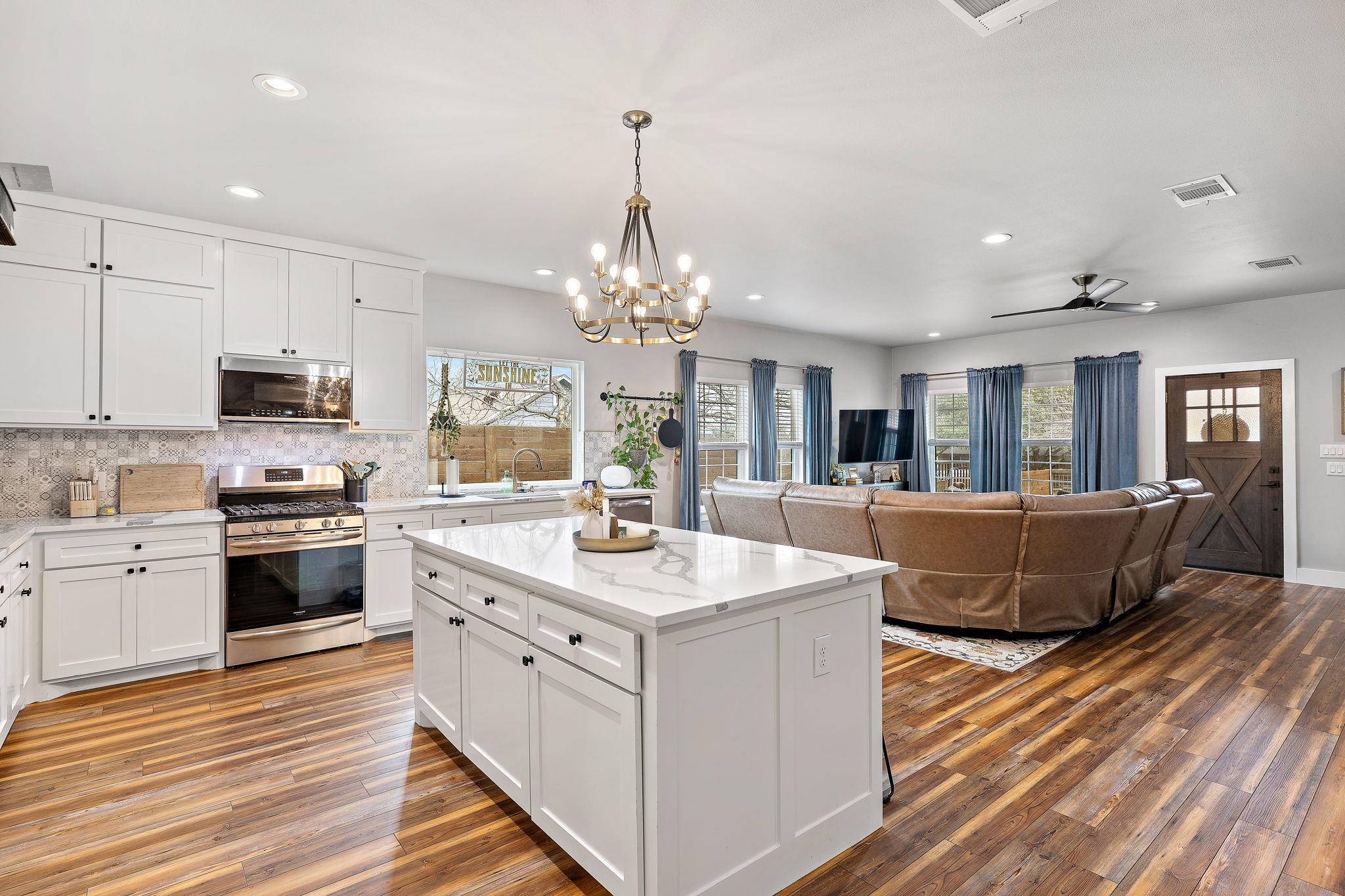 611 Elliott St, Taylor, TX 76574