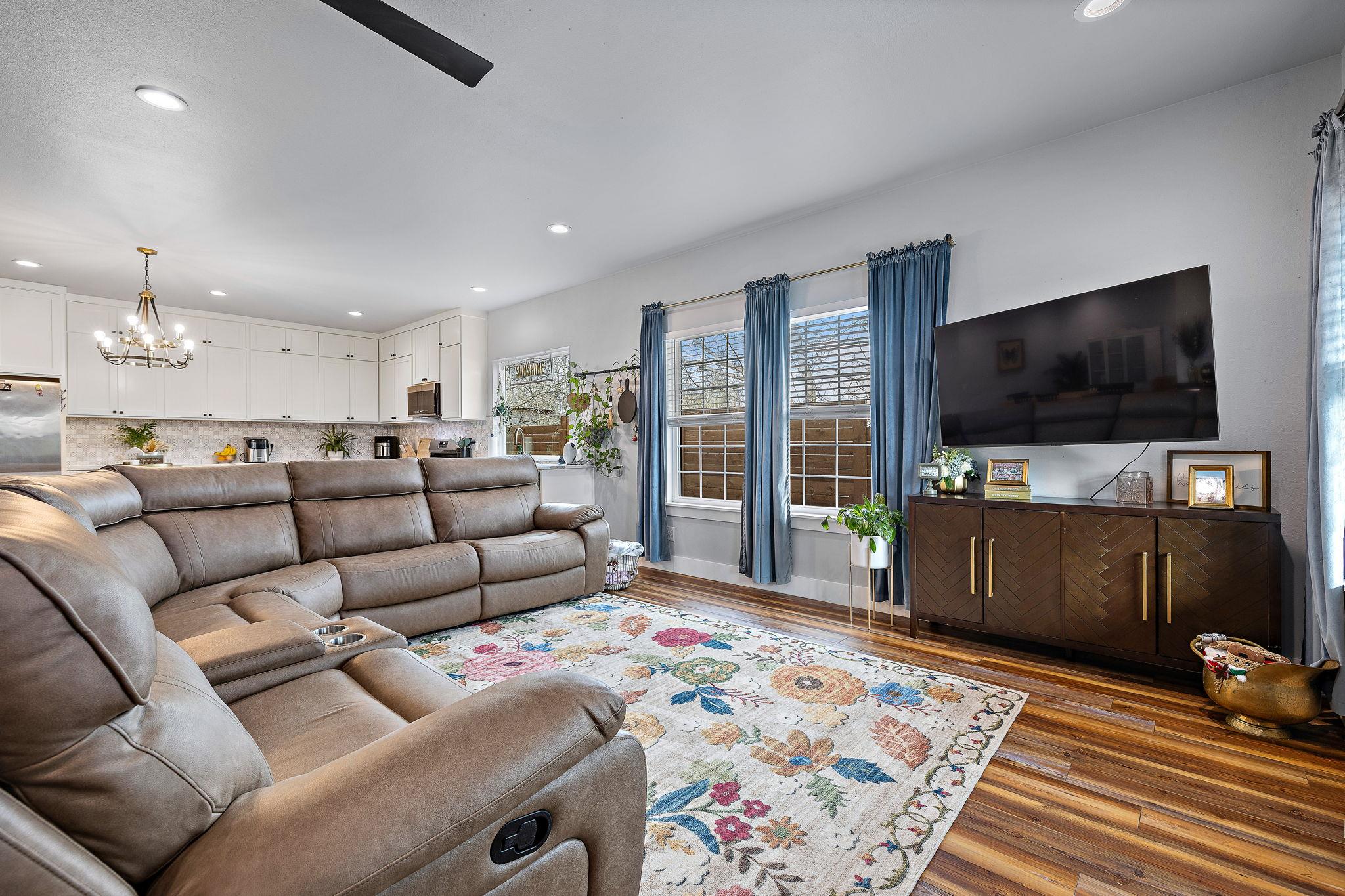 611 Elliott St, Taylor, TX 76574