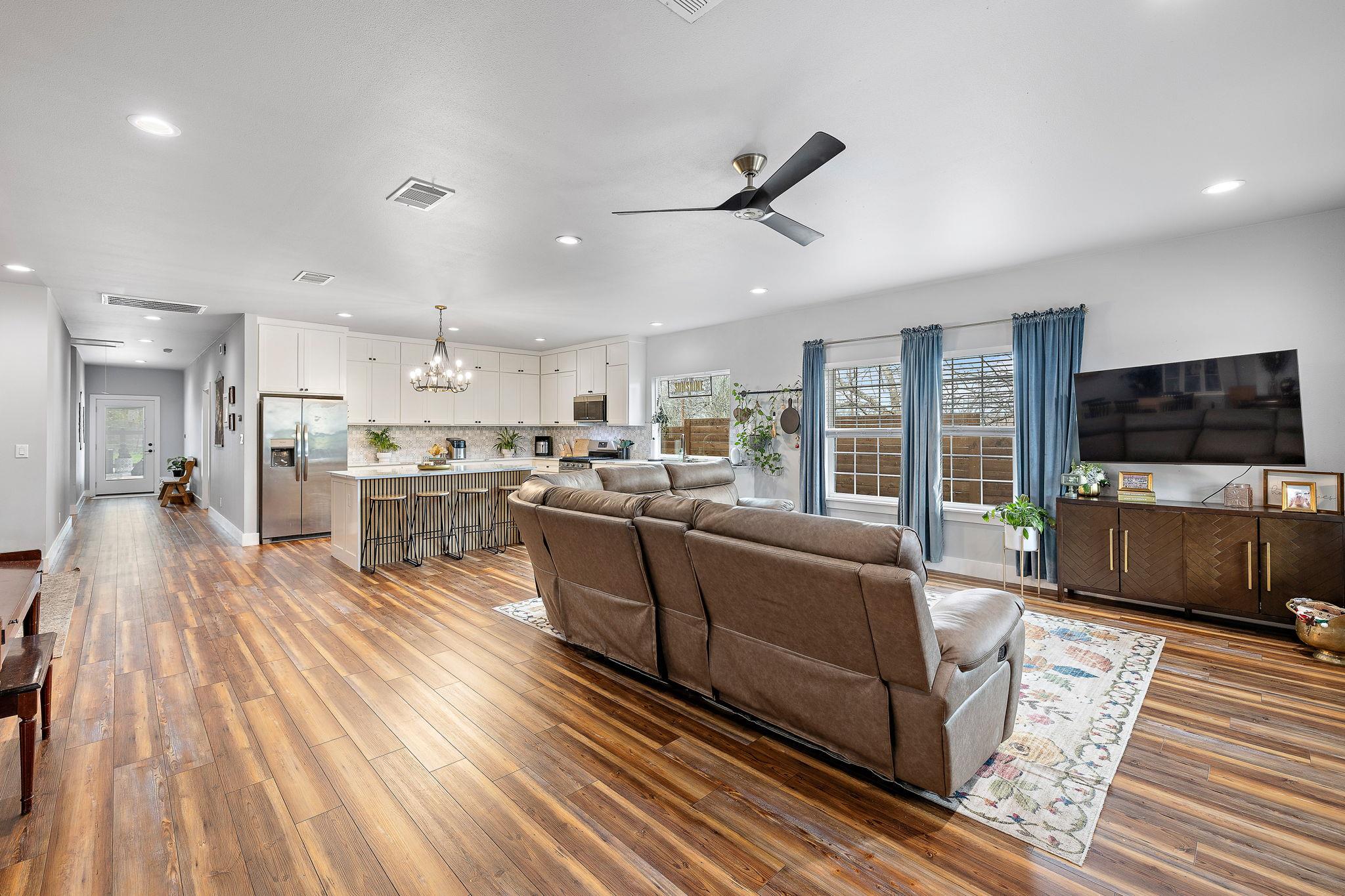 611 Elliott St, Taylor, TX 76574