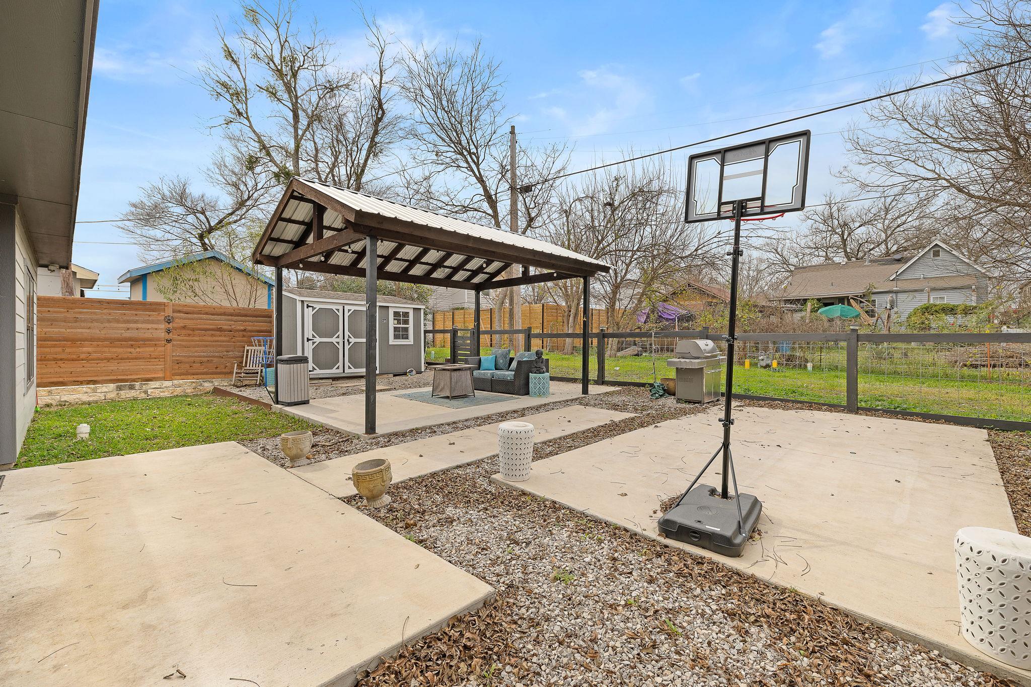 611 Elliott St, Taylor, TX 76574