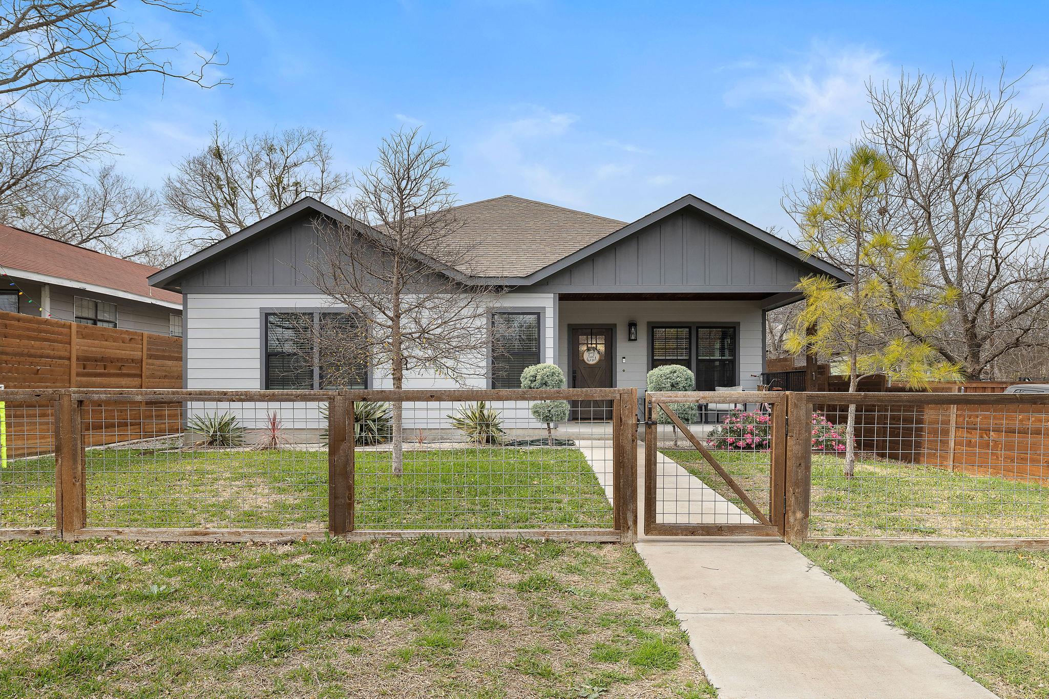 611 Elliott St, Taylor, TX 76574