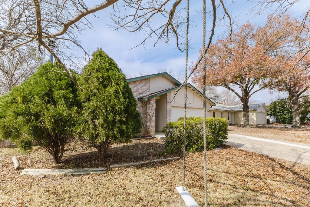 1708 W Mesa Park Dr, Round Rock, TX 78664