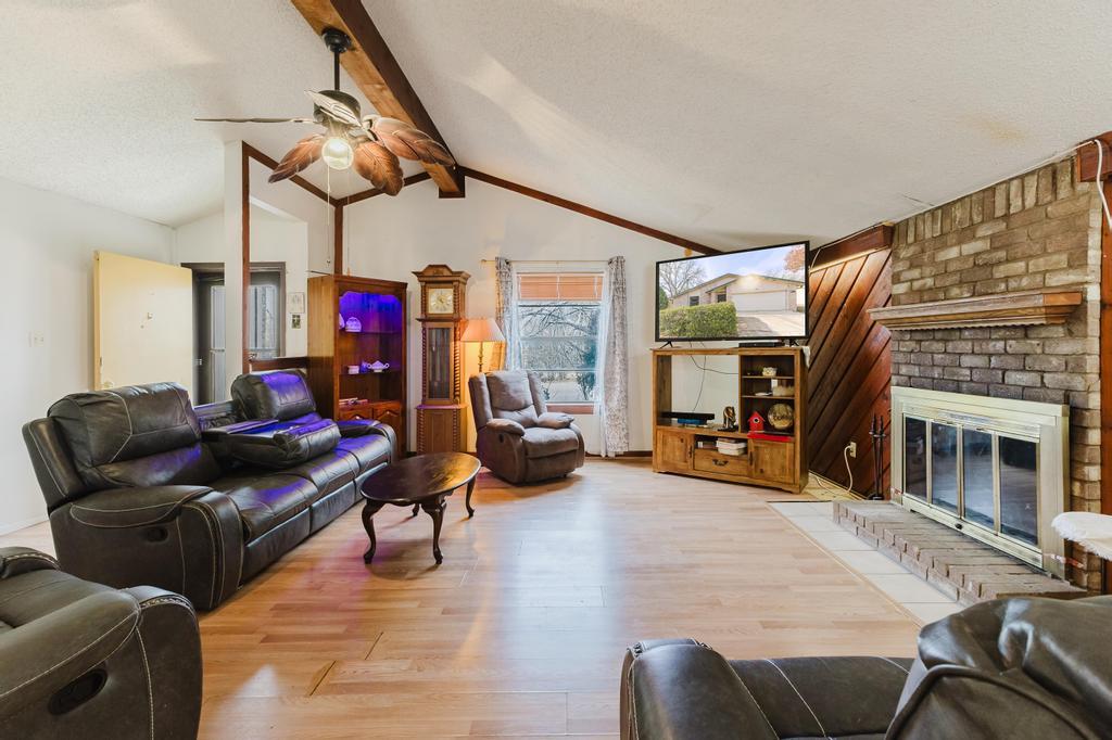 1708 W Mesa Park Dr, Round Rock, TX 78664