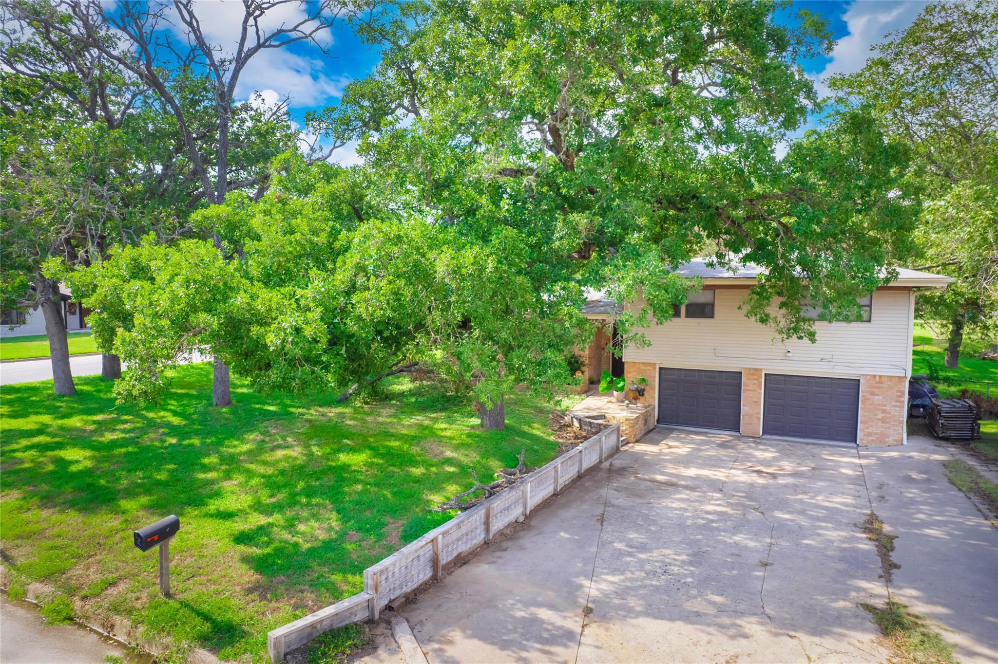 1806 Murray Ave, Rockdale, TX 76567