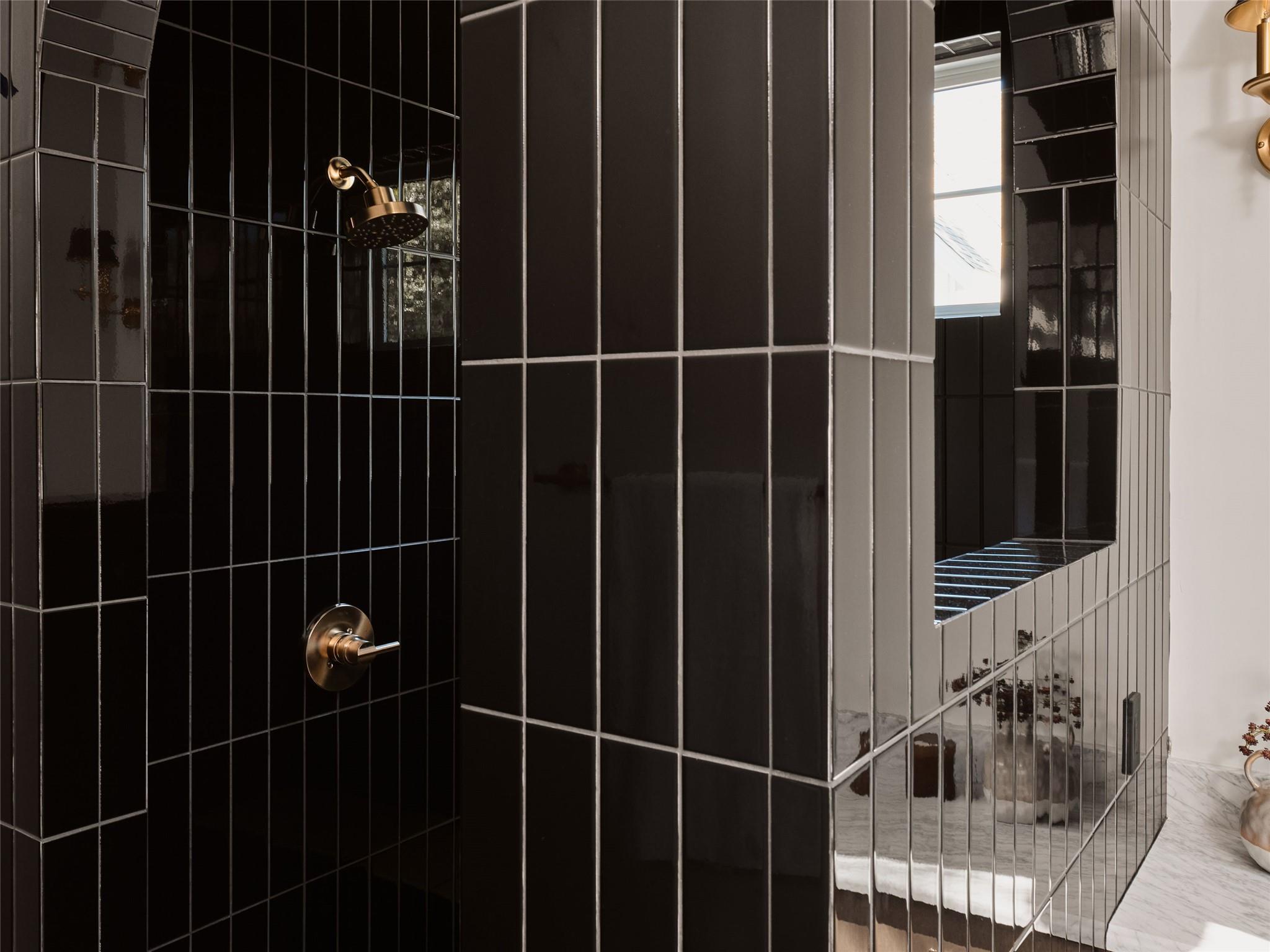 610 Allen St # 1, Austin, TX 78702