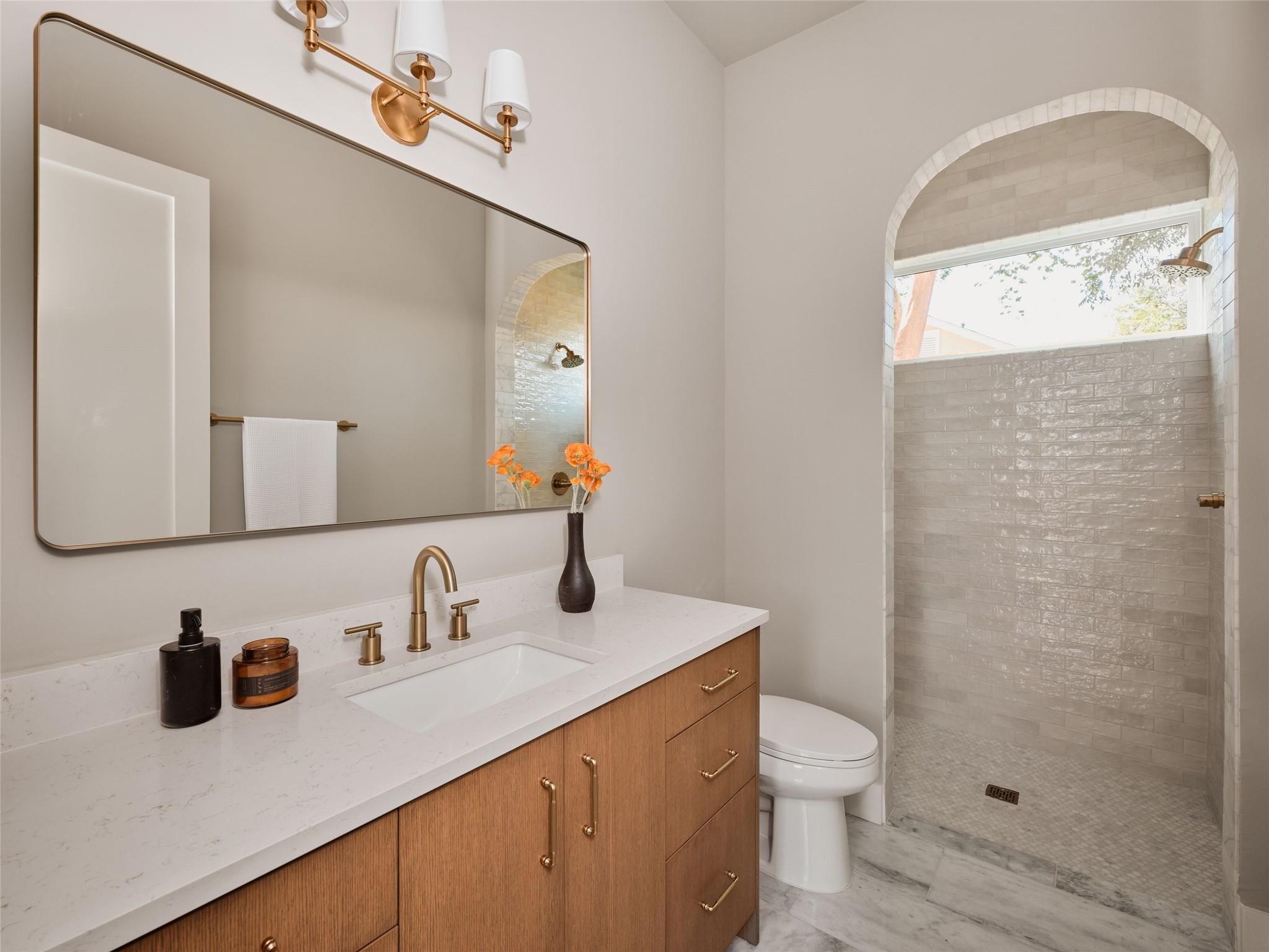 610 Allen St # 1, Austin, TX 78702