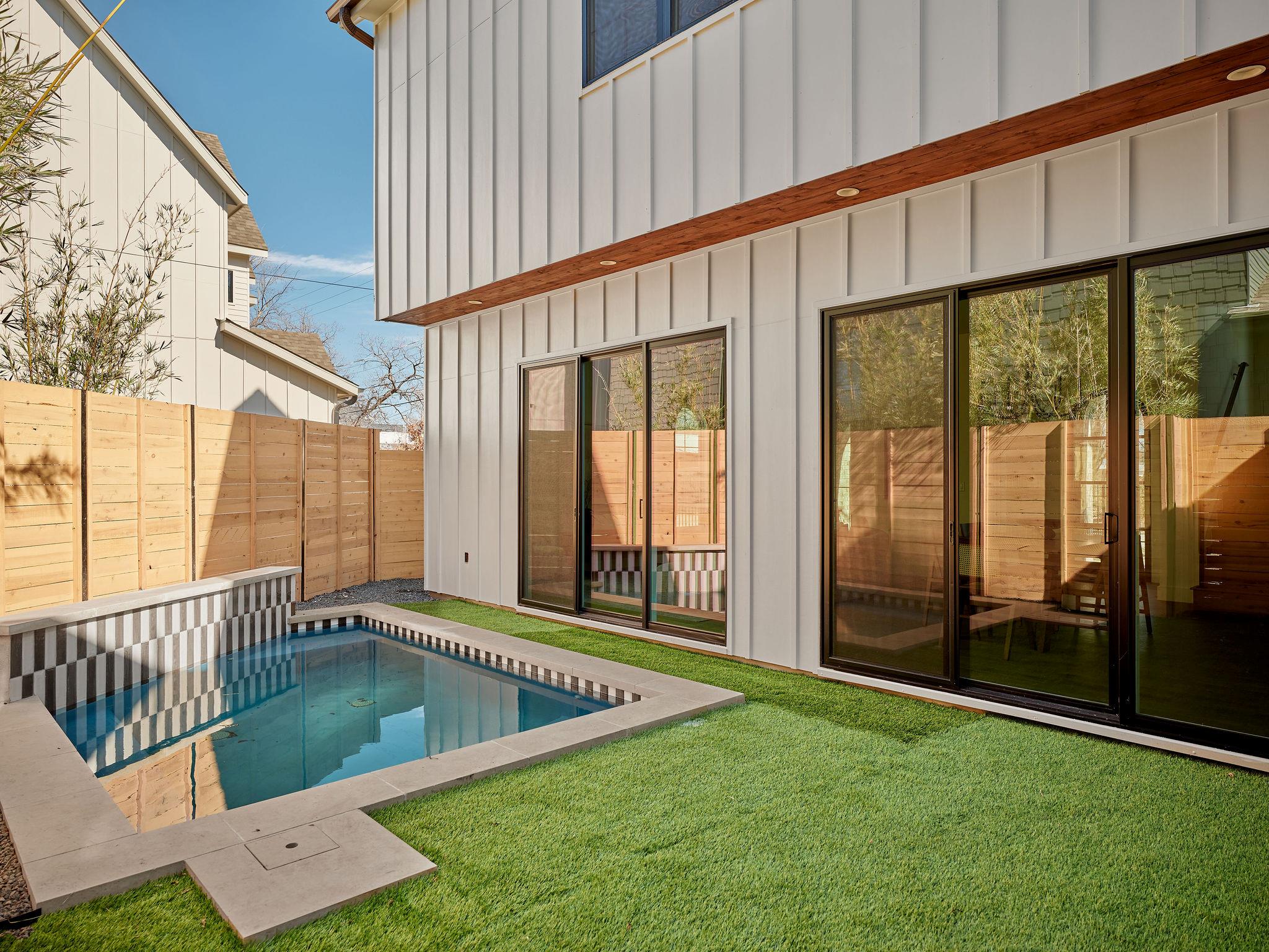 610 Allen St # 1, Austin, TX 78702