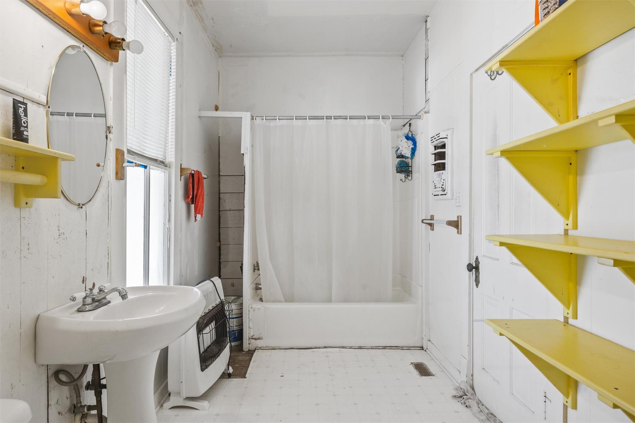 606 W Bell Ave, Rockdale, TX 76567