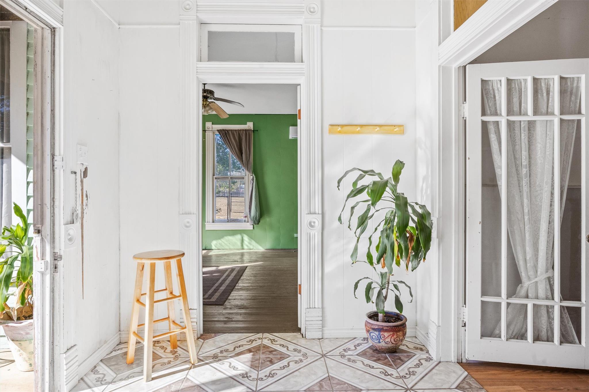 606 W Bell Ave, Rockdale, TX 76567