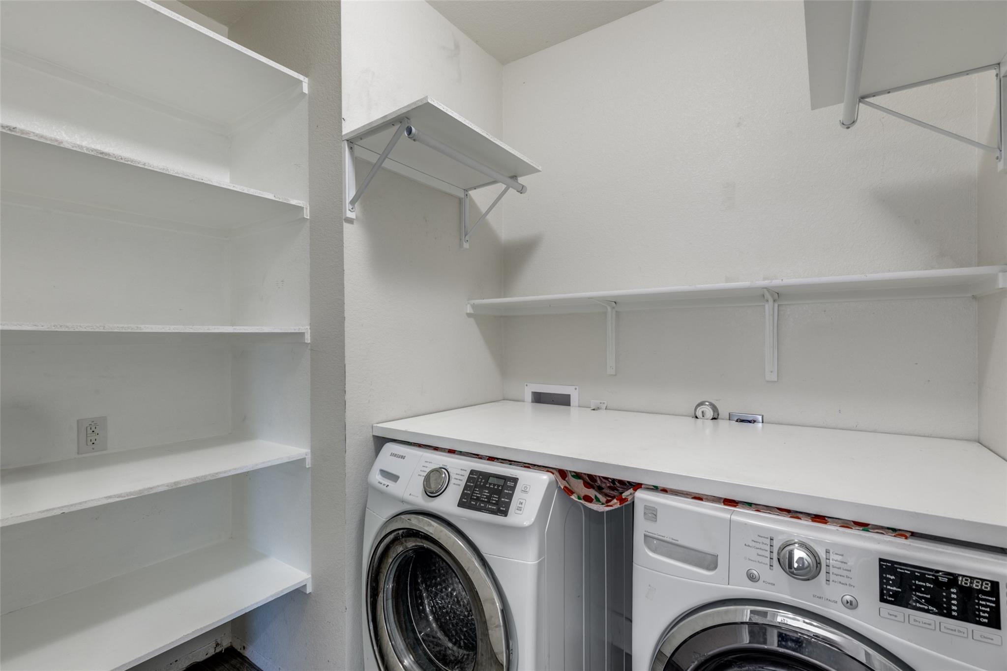 6817 Horseshoe Pond Dr, Del Valle, TX 78617