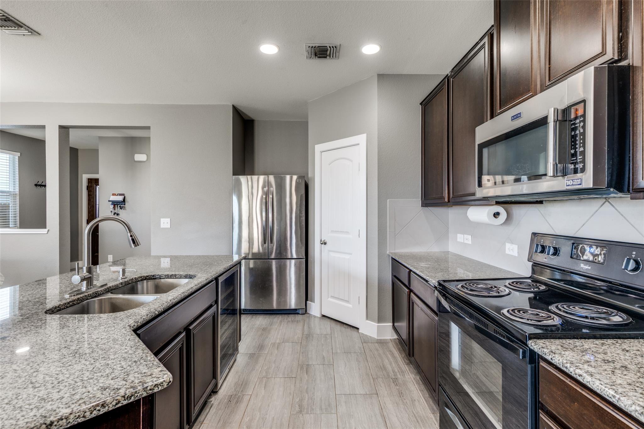 6817 Horseshoe Pond Dr, Del Valle, TX 78617