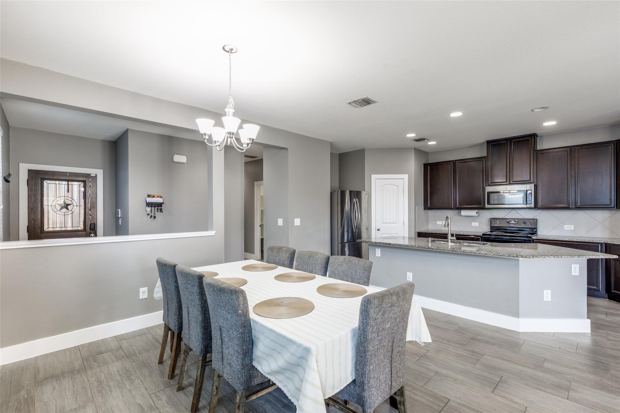 6817 Horseshoe Pond Dr, Del Valle, TX 78617