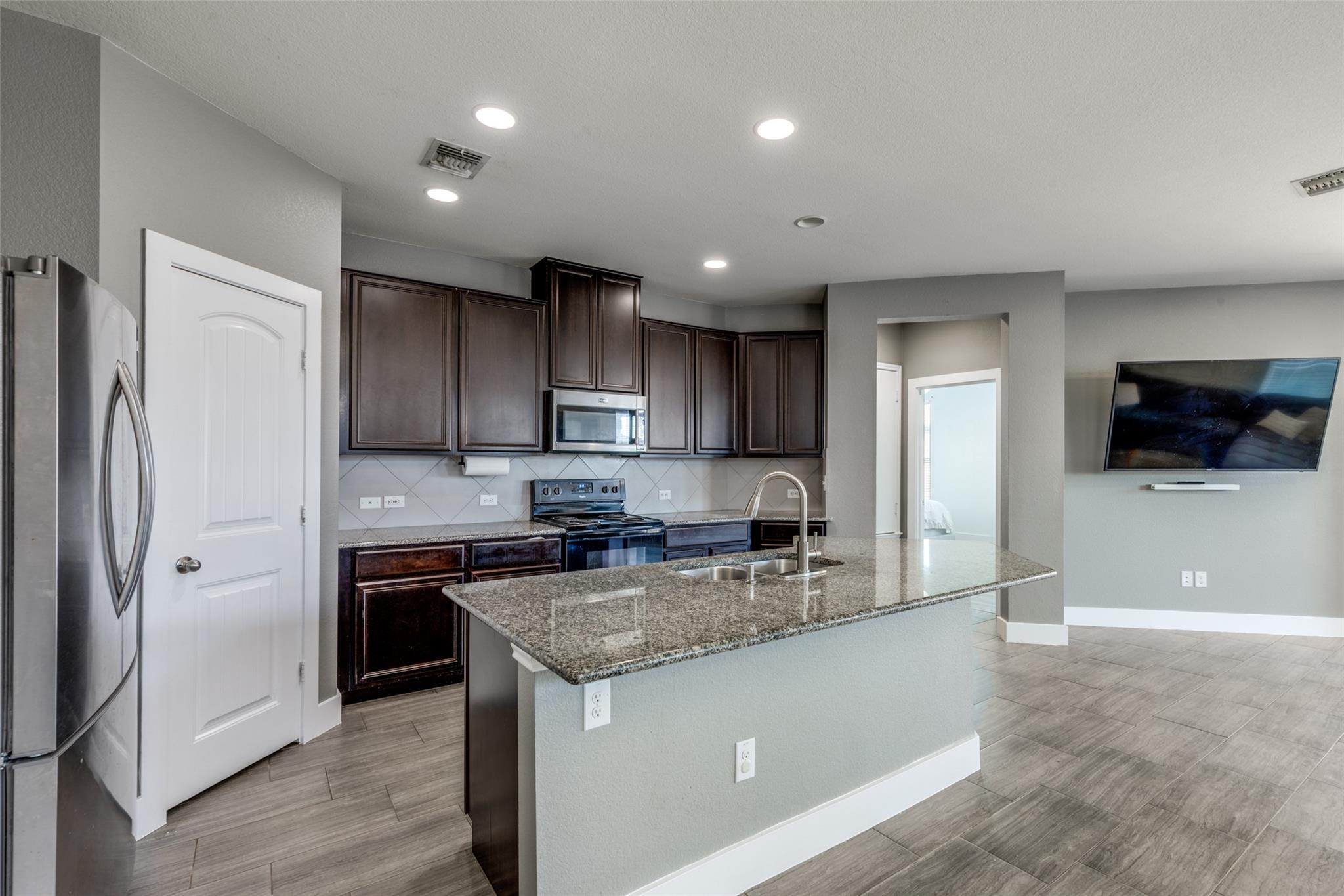 6817 Horseshoe Pond Dr, Del Valle, TX 78617