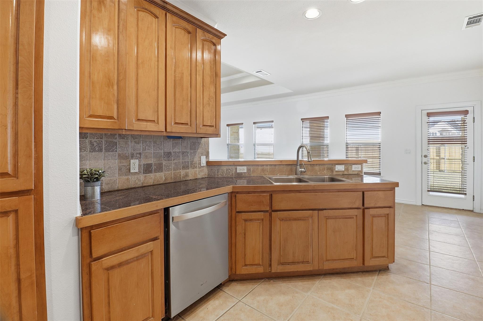 127 Turkey Run, Meadowlakes, TX 78654