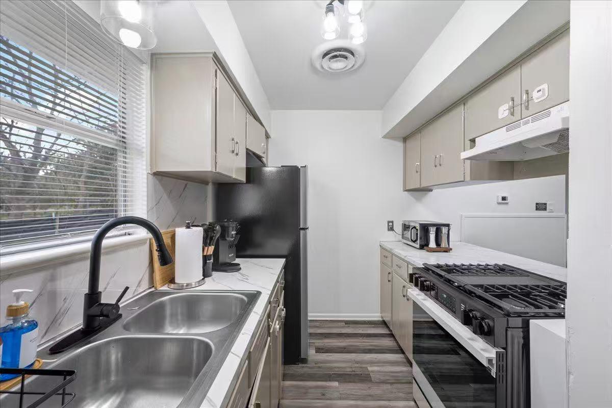 3007 Burning Oak Dr, Austin, TX 78704