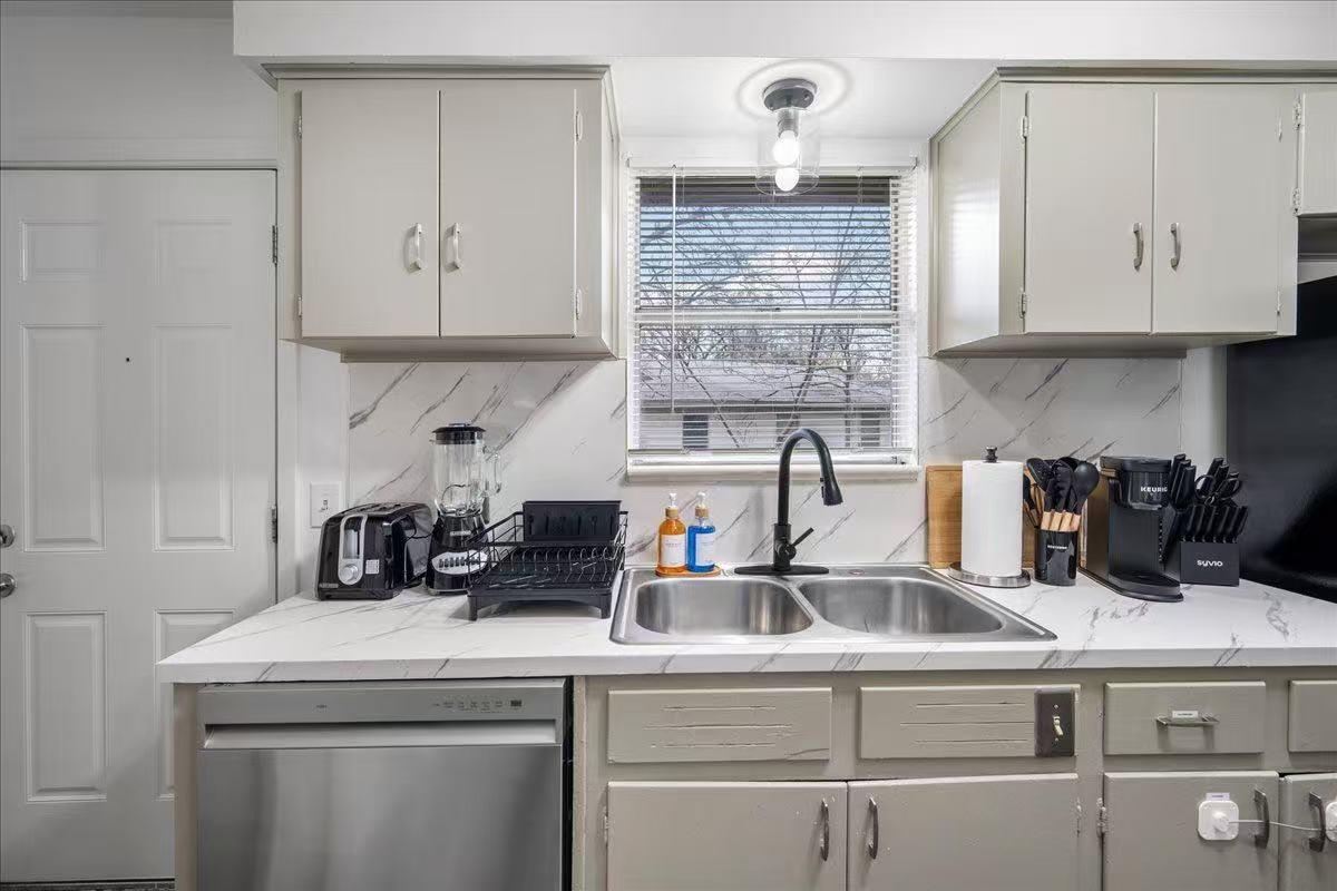 3007 Burning Oak Dr, Austin, TX 78704