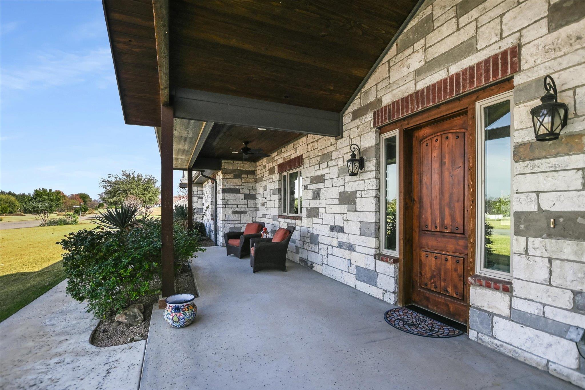 101 Still Meadow Dr, Kingsland, TX 78639