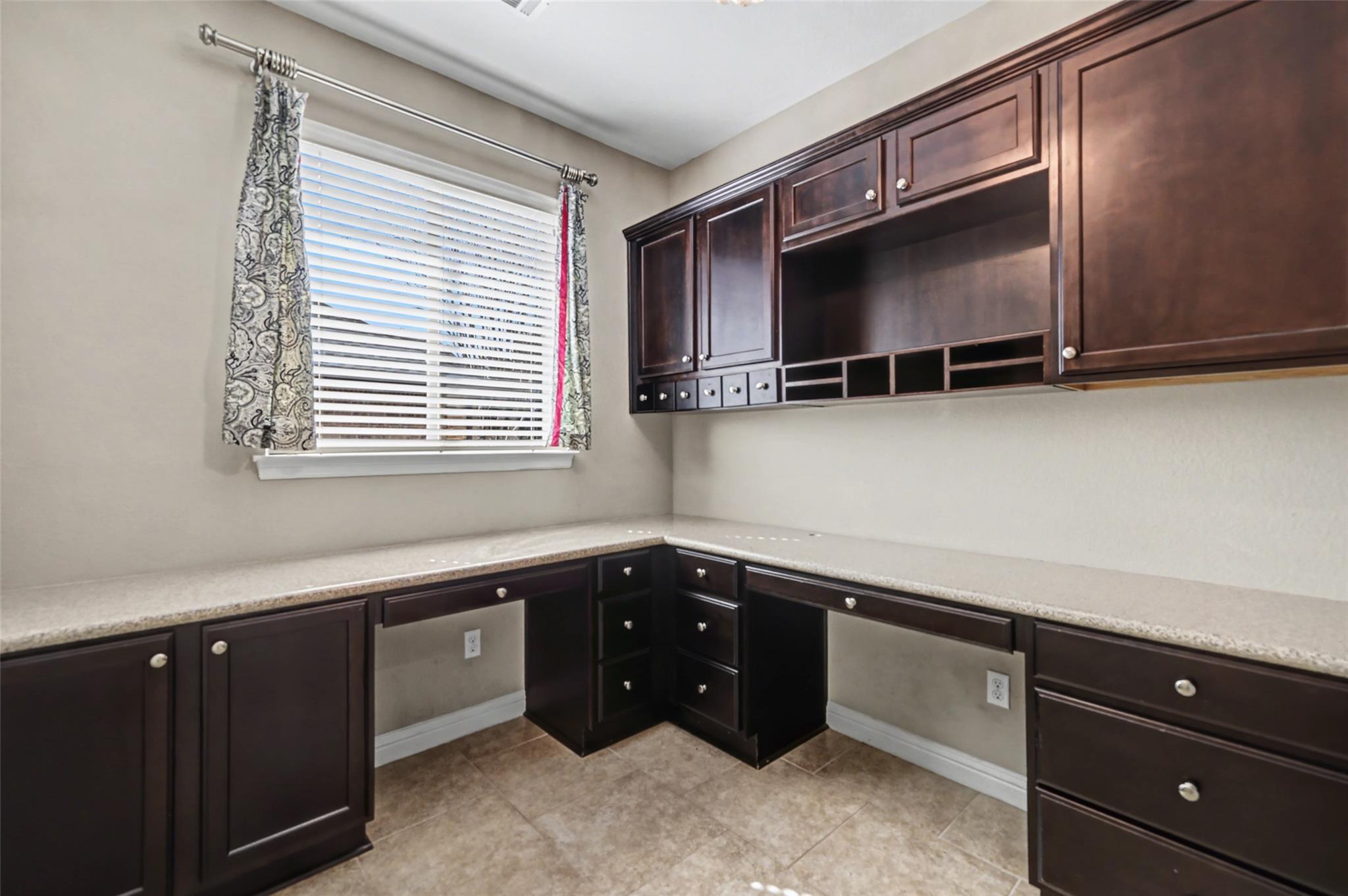 1813 Harvest Dance Dr, Leander, TX 78641