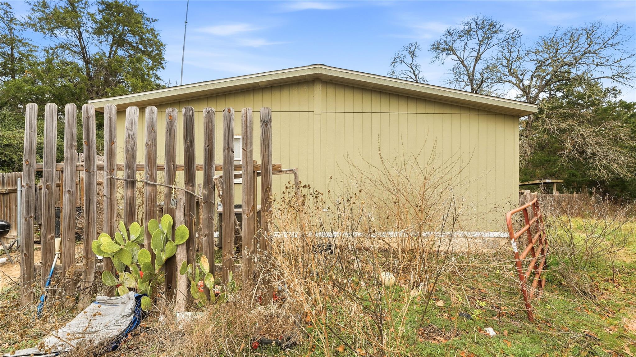 521 Paint Creek South Rd, Paige, TX 78659