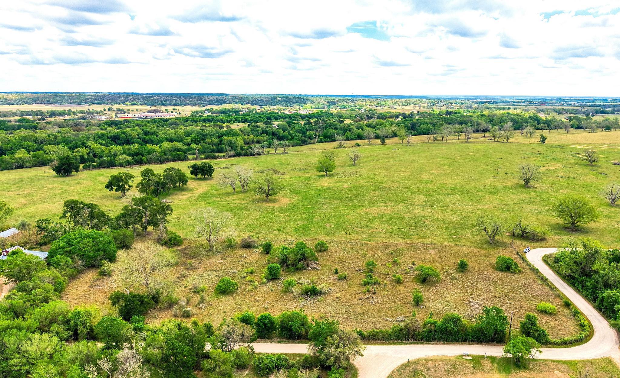 000 Hidden Shores Loop, Smithville, TX 78957