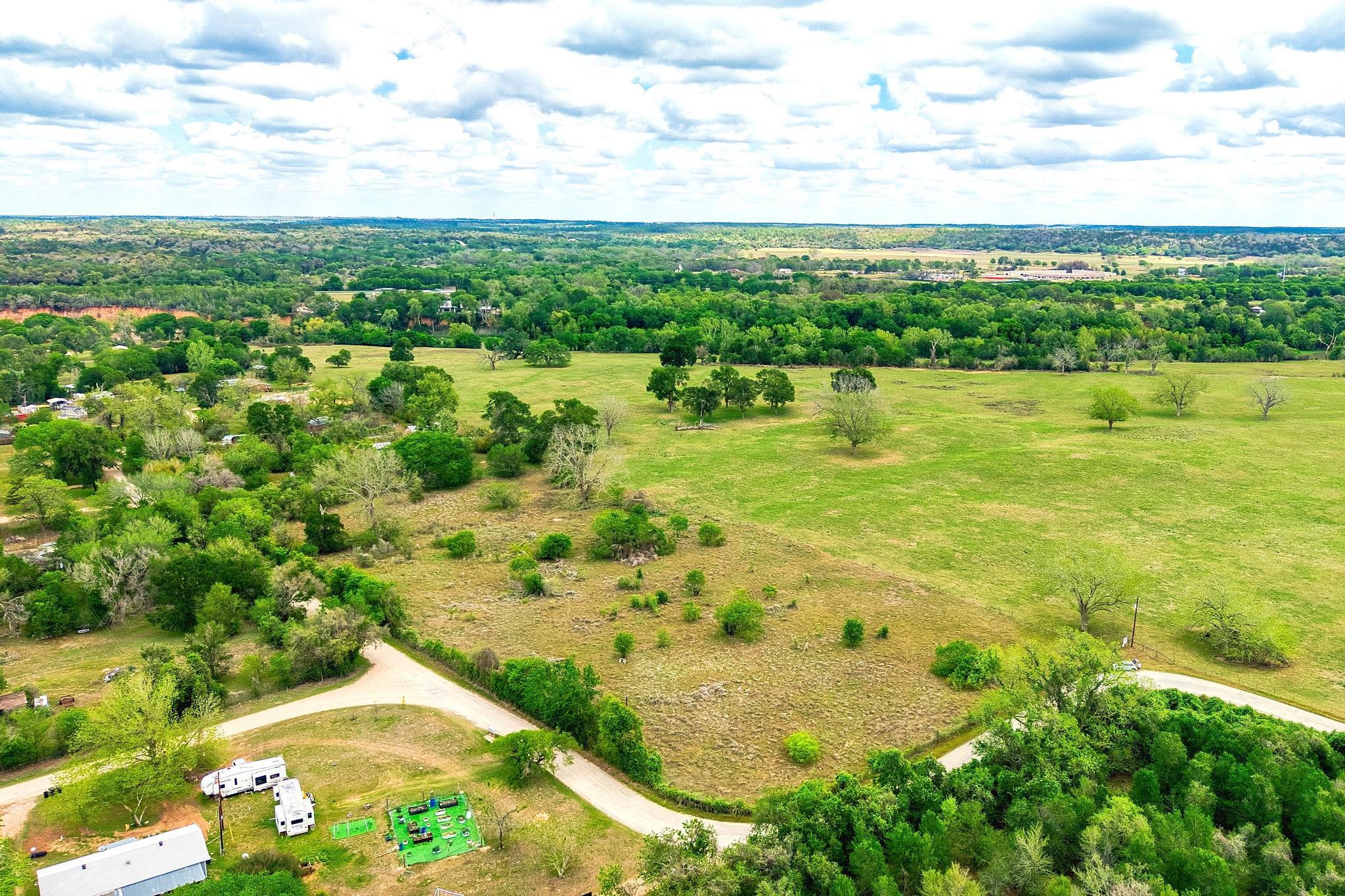 000 Hidden Shores Loop, Smithville, TX 78957