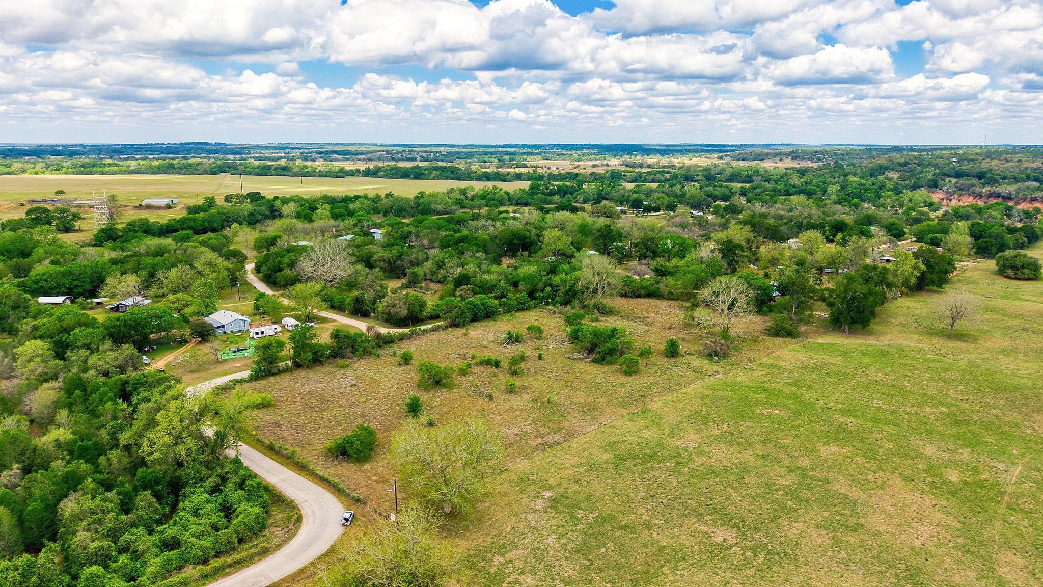 000 Hidden Shores Loop, Smithville, TX 78957