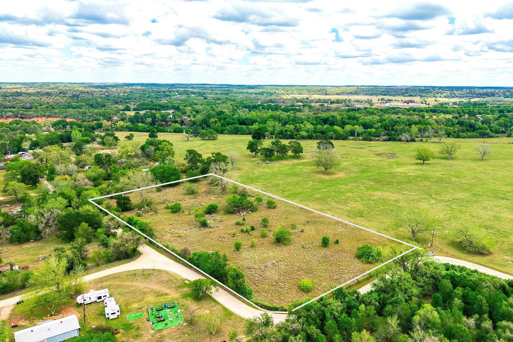 000 Hidden Shores Loop, Smithville, TX 78957