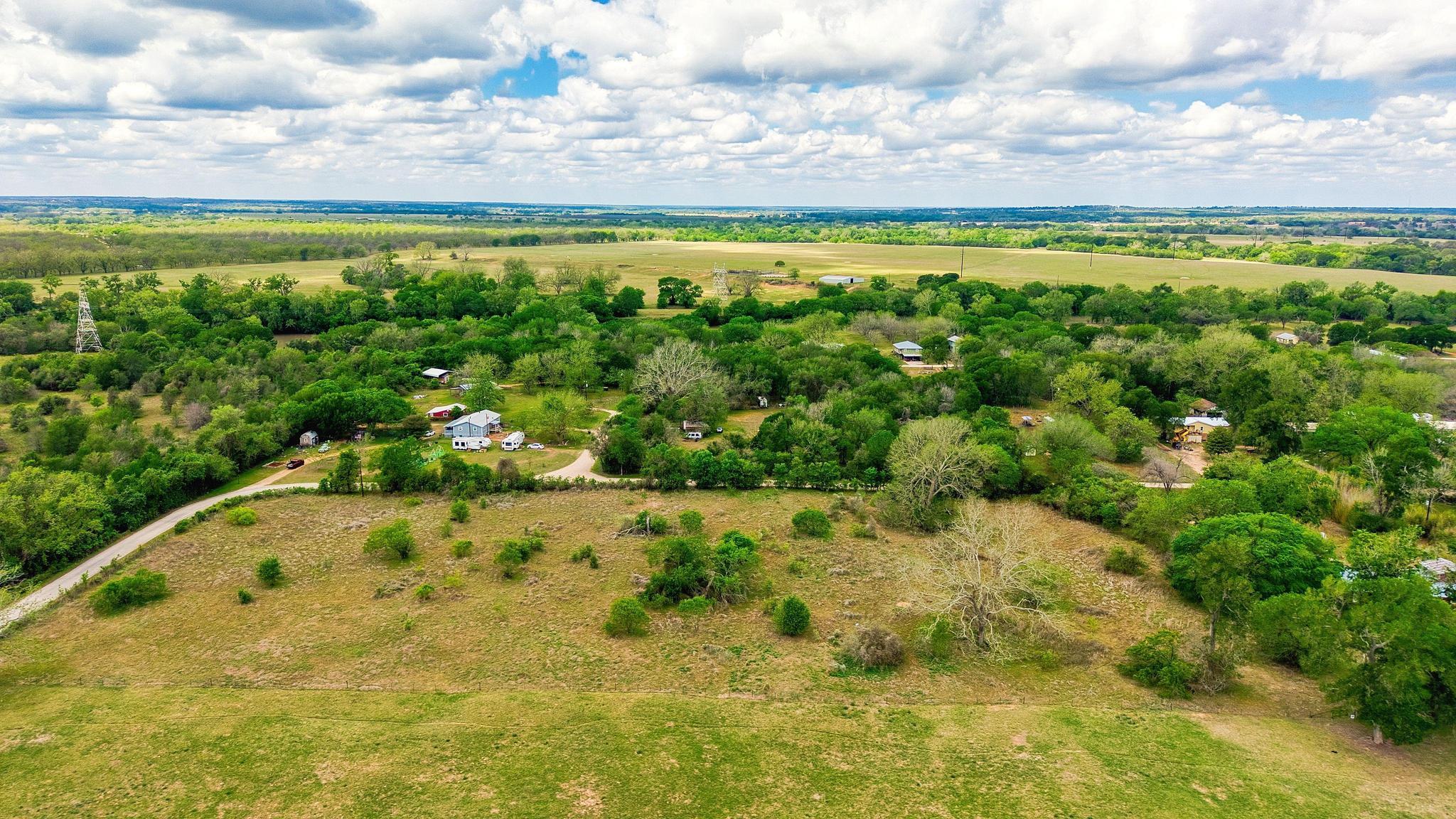 000 Hidden Shores Loop, Smithville, TX 78957