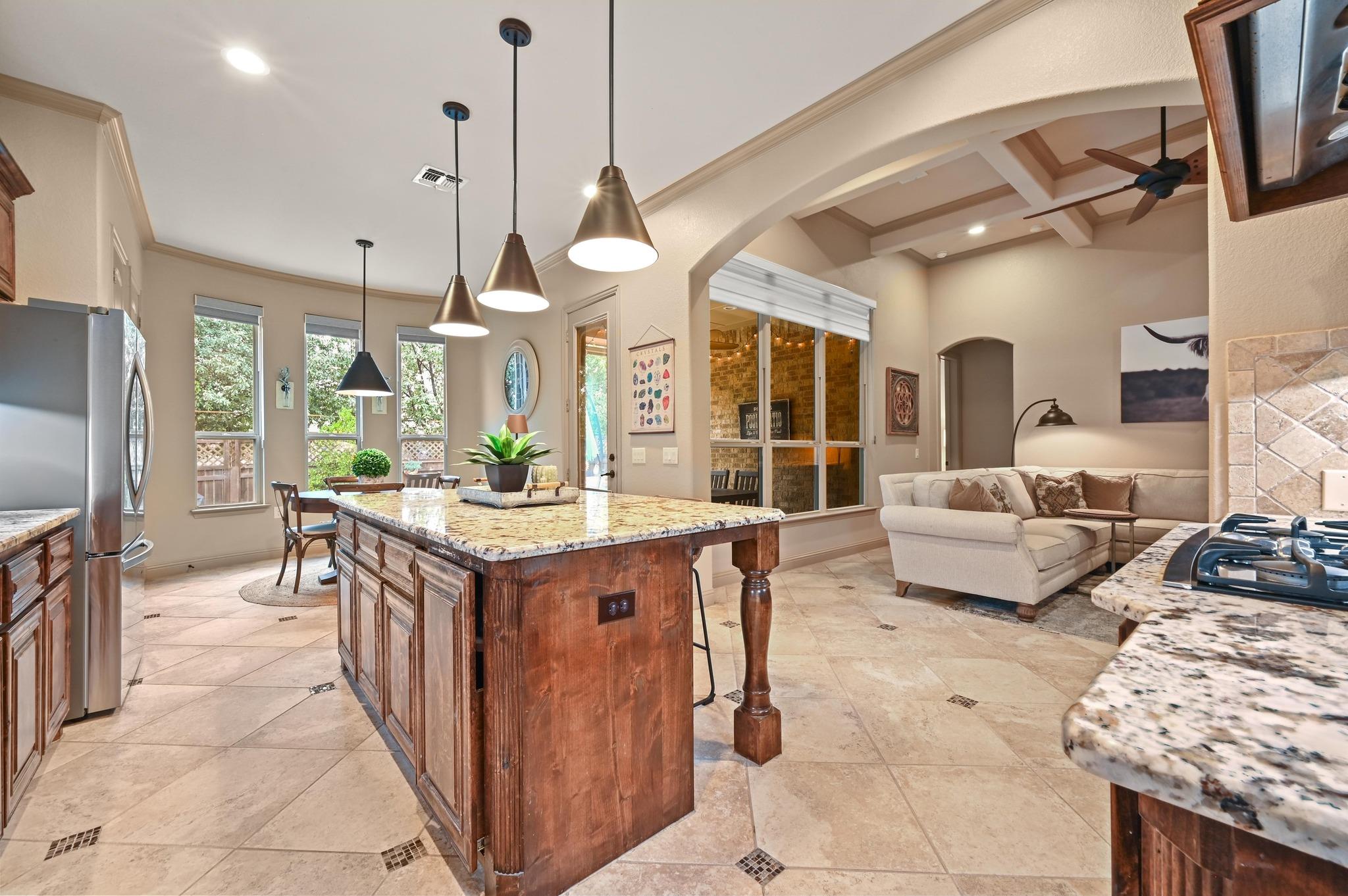 9308 Bentley Garner Ln, Austin, TX 78748