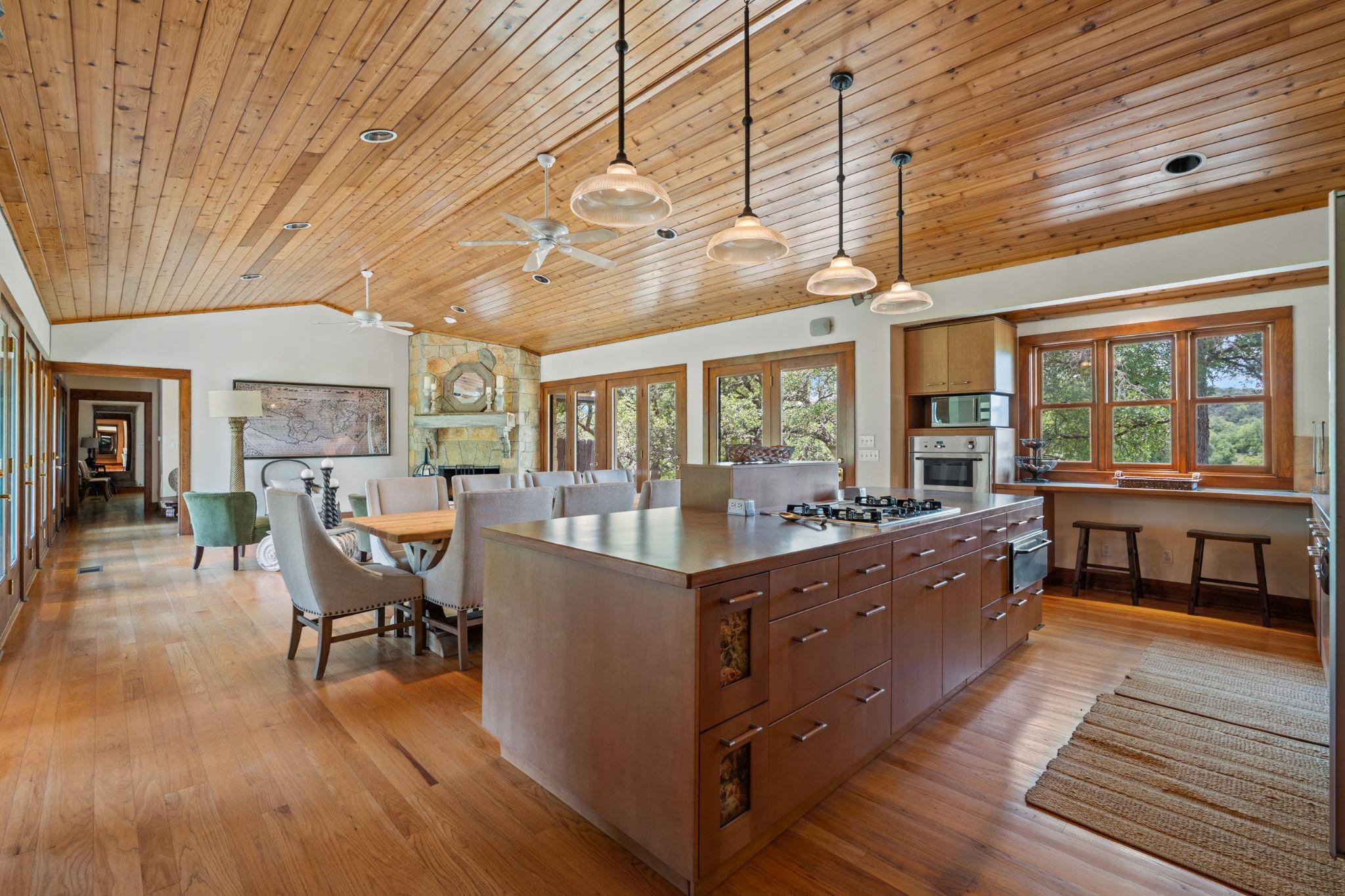 4711 Wayside Dr, Wimberley, TX 78676