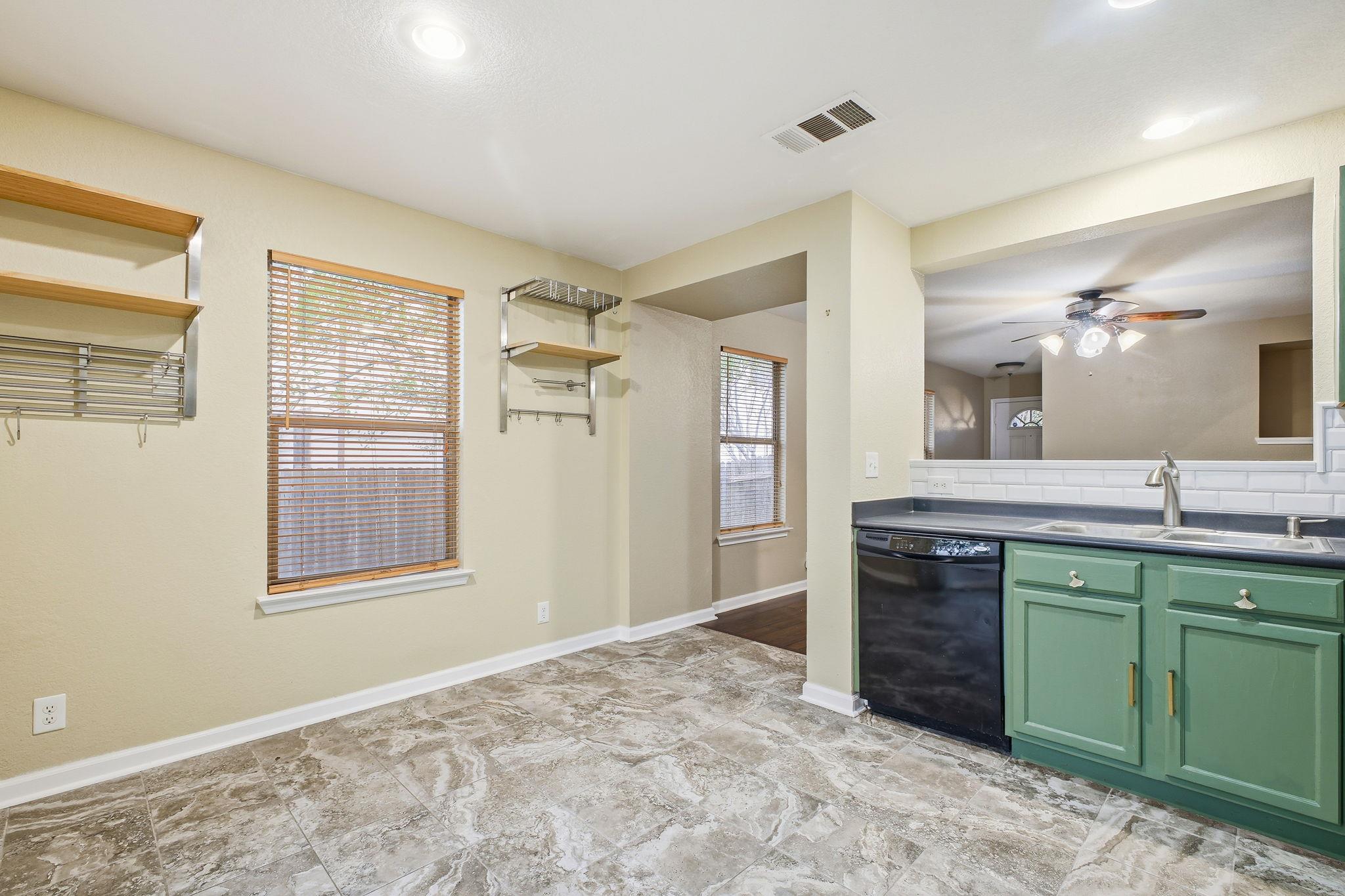 152 Karrie Dr, Kyle, TX 78640