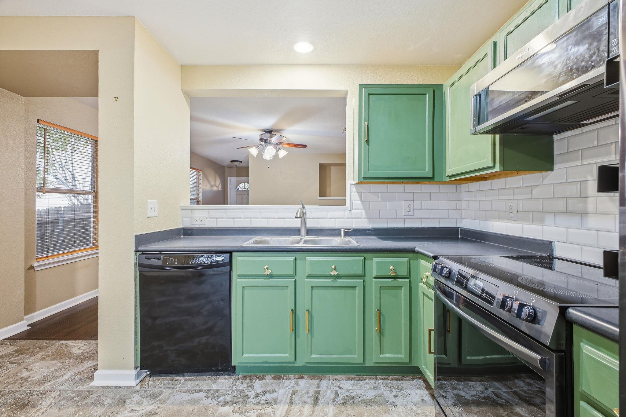 152 Karrie Dr, Kyle, TX 78640