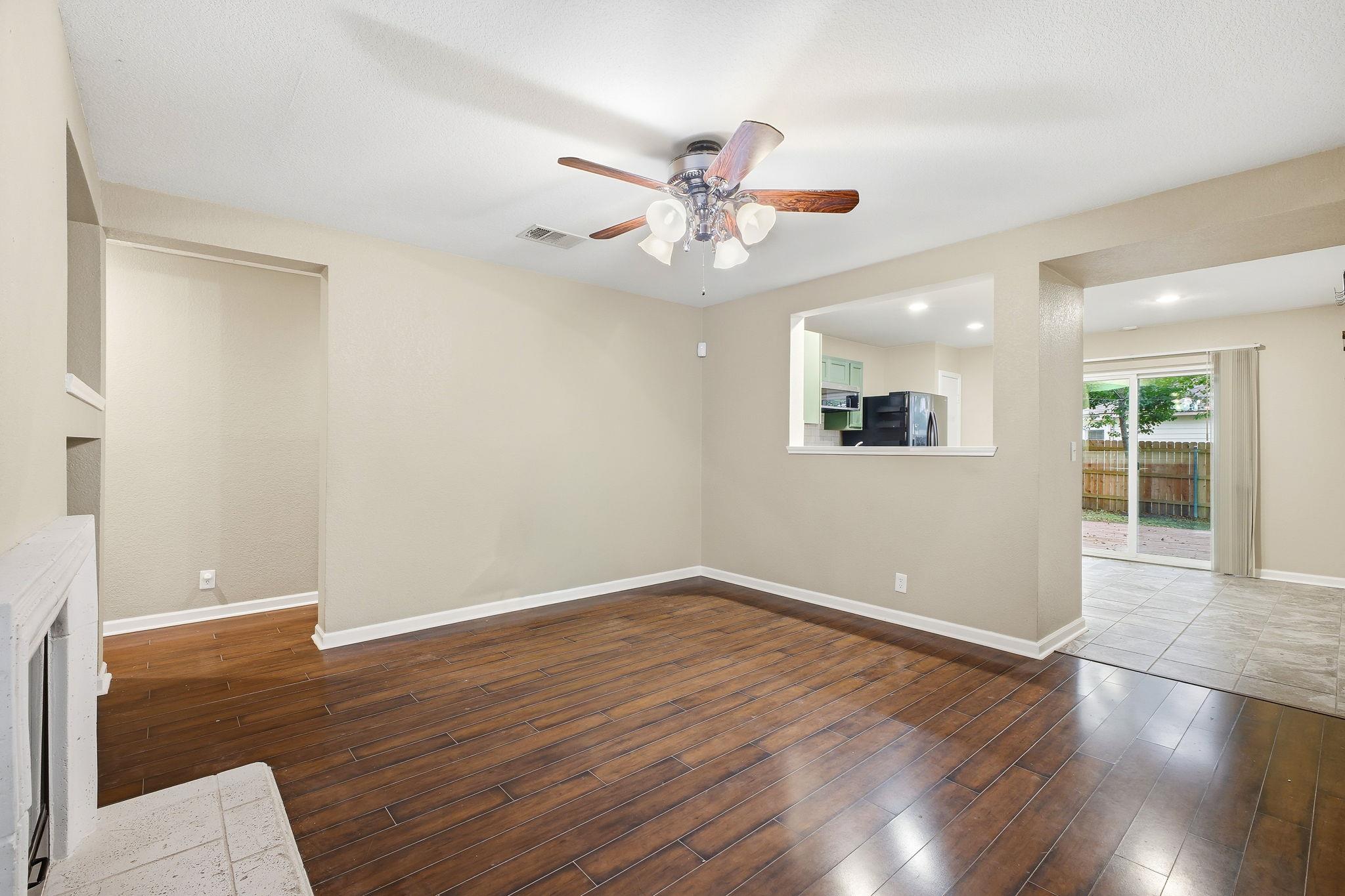 152 Karrie Dr, Kyle, TX 78640