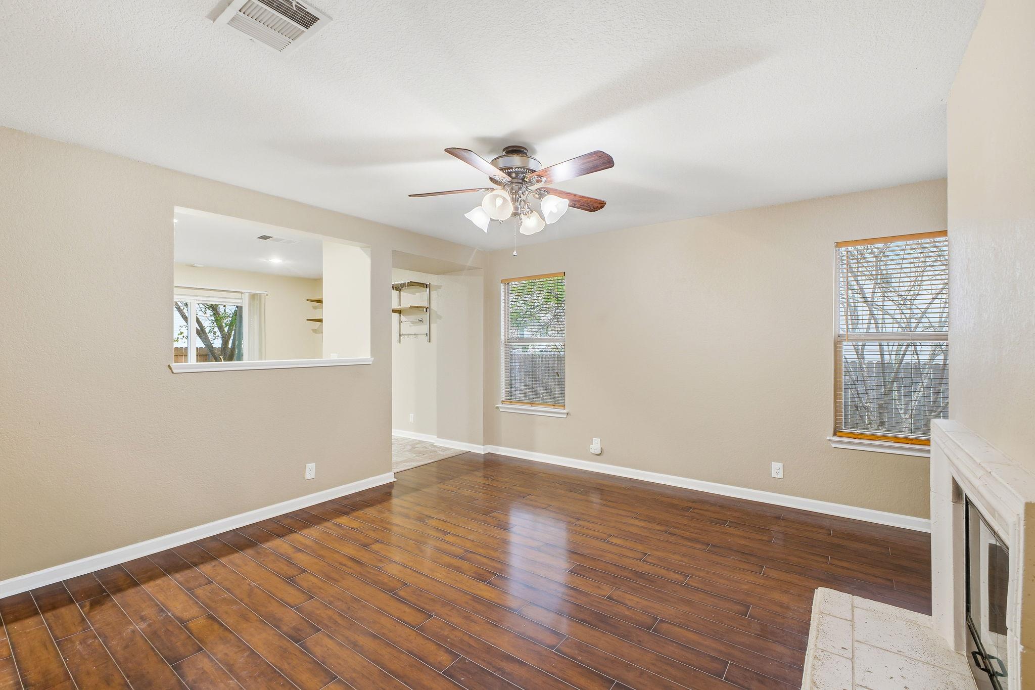 152 Karrie Dr, Kyle, TX 78640