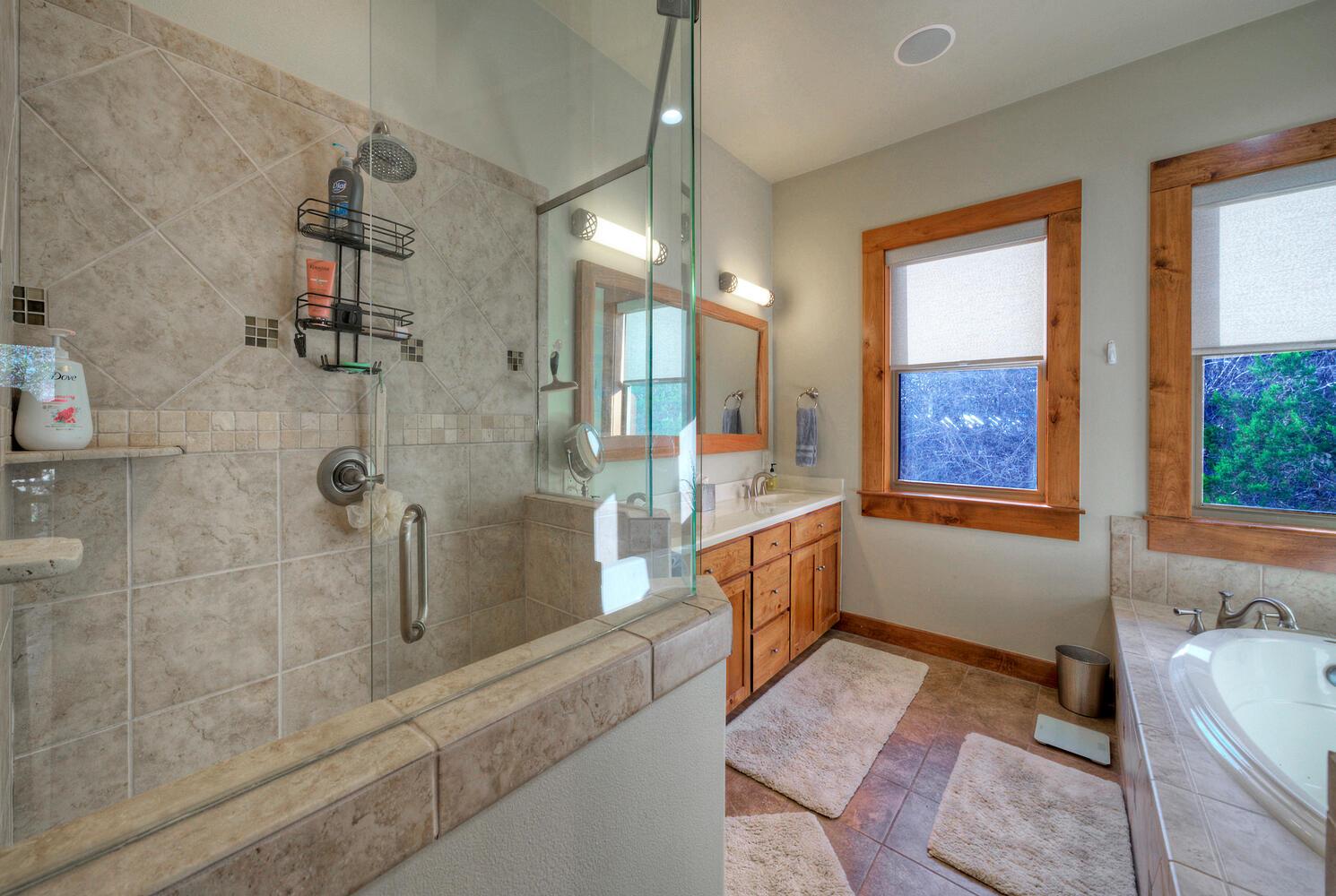 4834 Travis Oaks Dr, Marble Falls, TX 78654