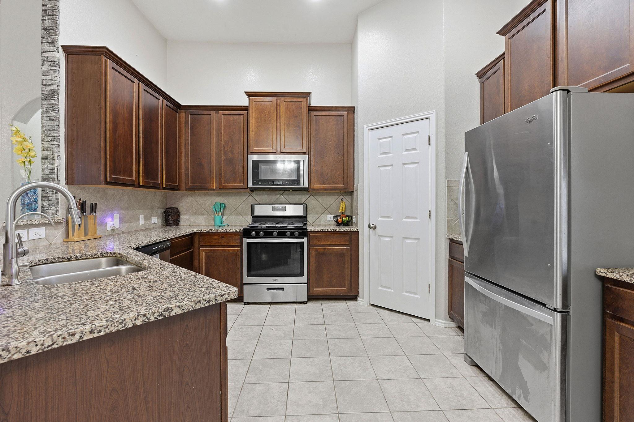 114 Painted Desert Ln, Buda, TX 78610