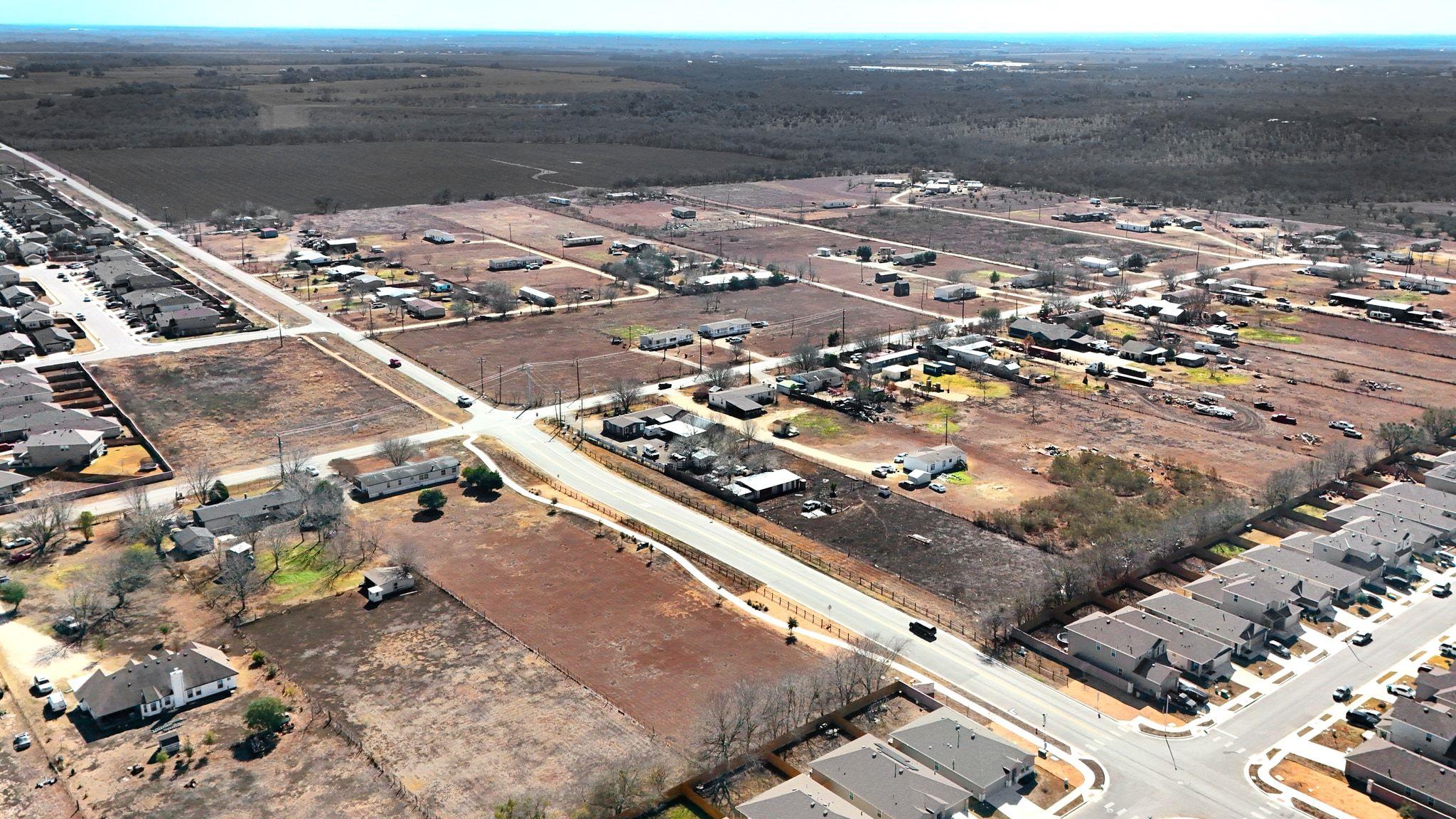 1437 Heidenreich Ln, Uhland, TX 78640