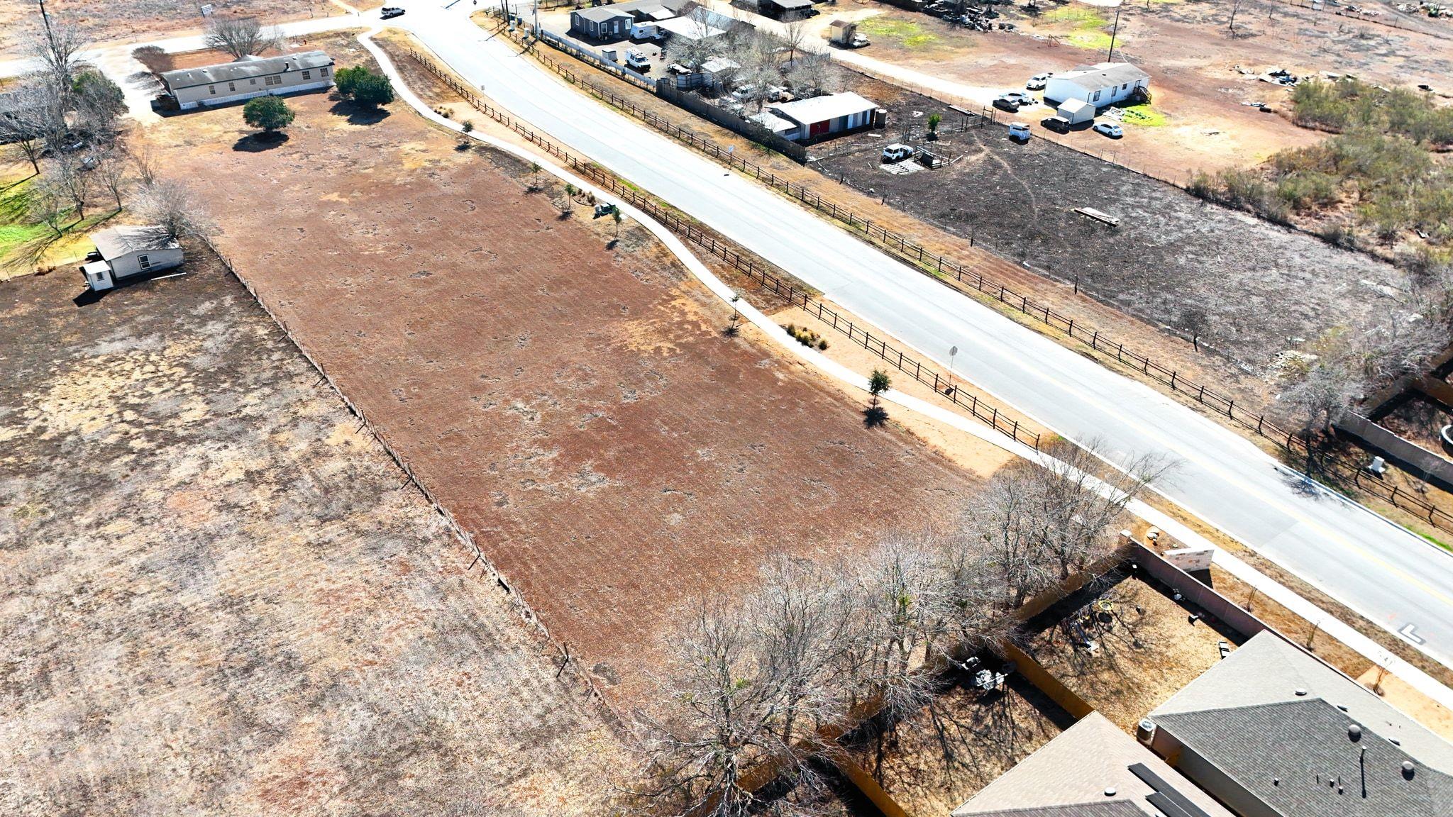 1437 Heidenreich Ln, Uhland, TX 78640