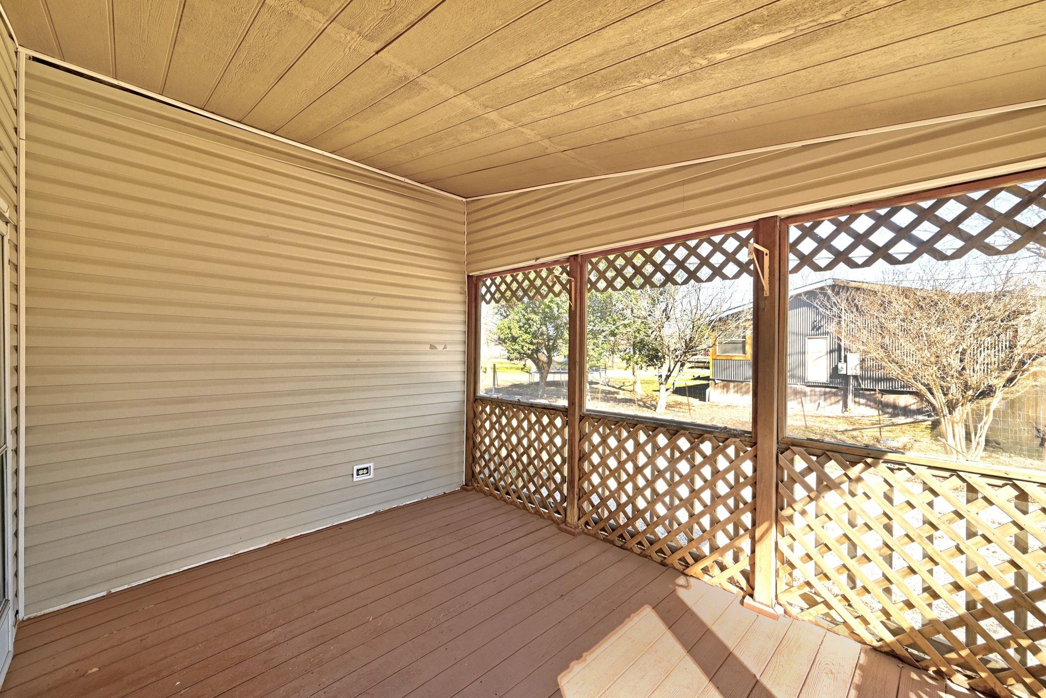 1437 Heidenreich Ln, Uhland, TX 78640