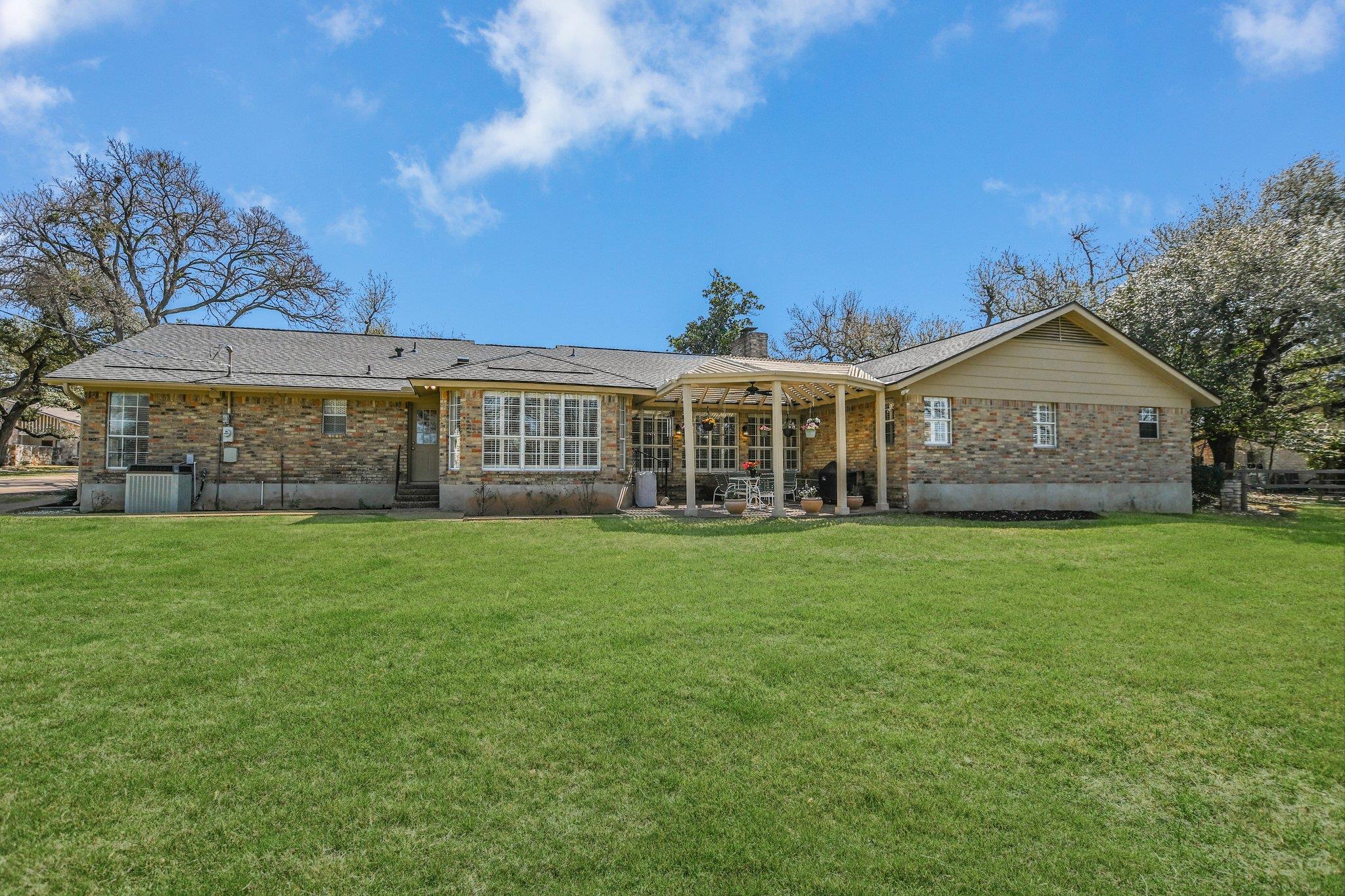 11004 Plumewood Dr, Austin, TX 78750