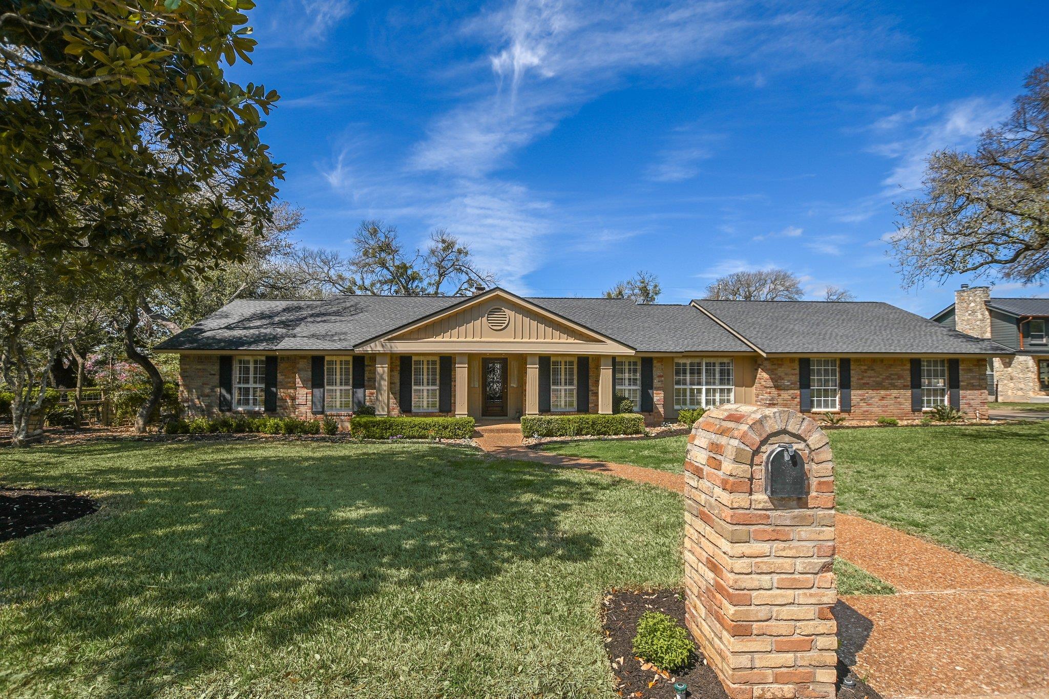 11004 Plumewood Dr, Austin, TX 78750