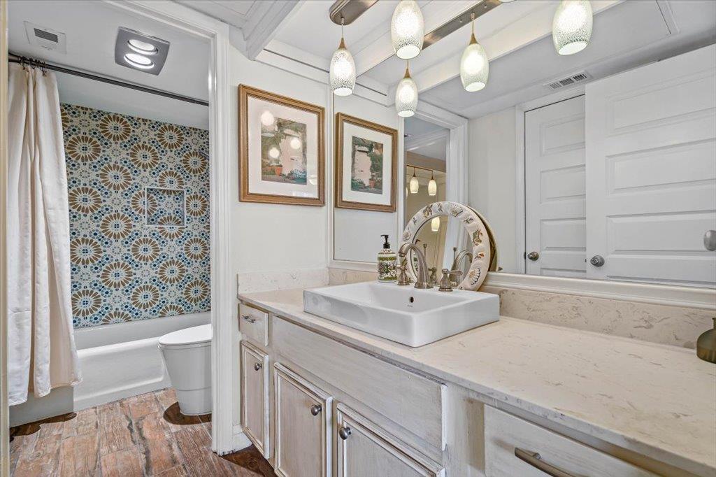 143 World Of Tennis Sq # D143, Lakeway, TX 78738