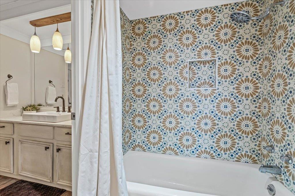 143 World Of Tennis Sq # D143, Lakeway, TX 78738