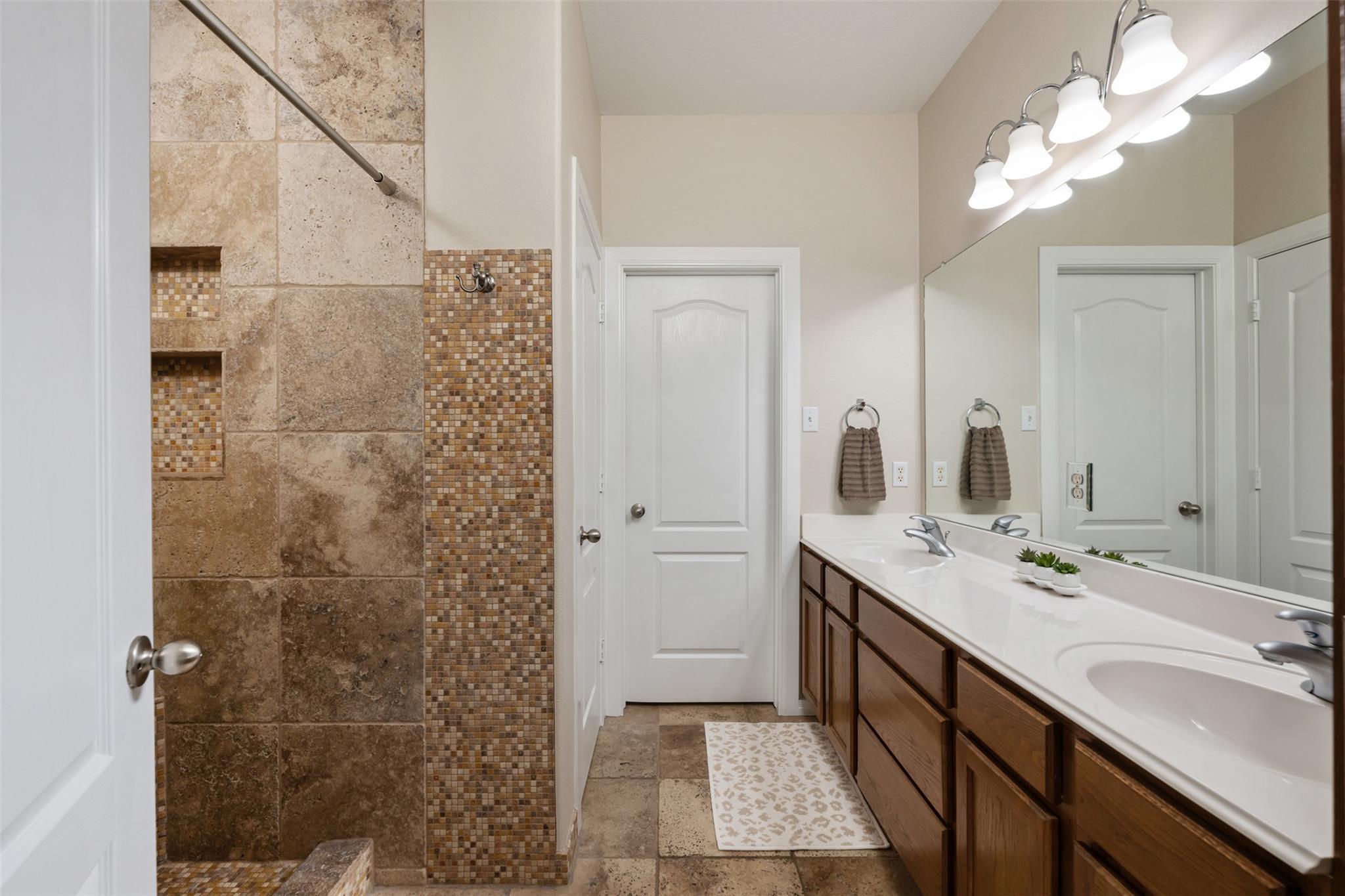 6801 Beckett Rd # 135L, Austin, TX 78749