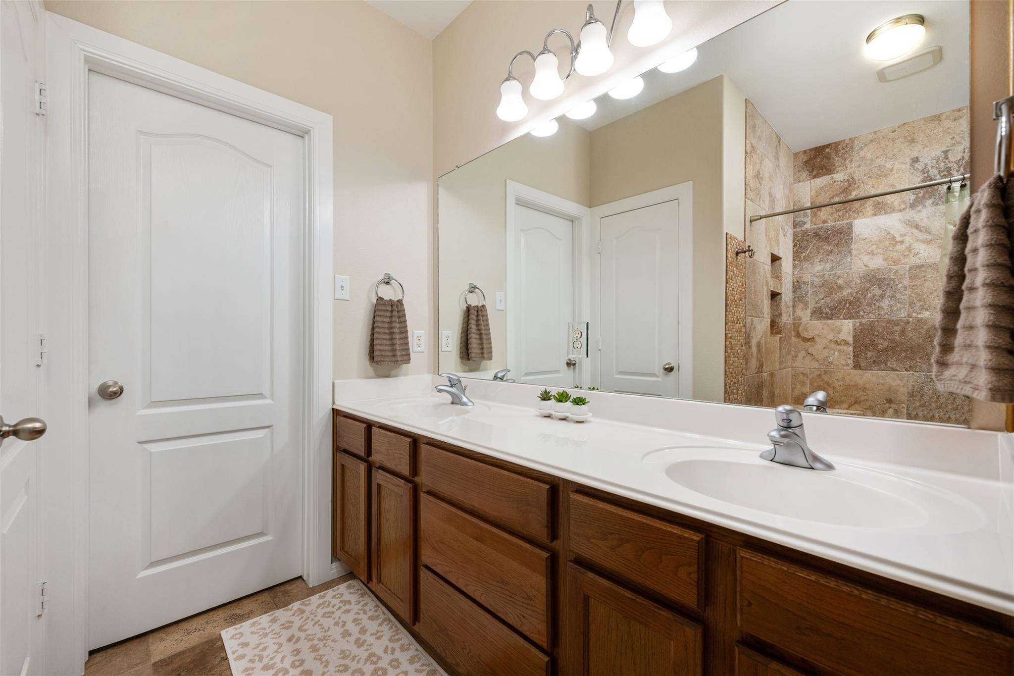 6801 Beckett Rd # 135L, Austin, TX 78749