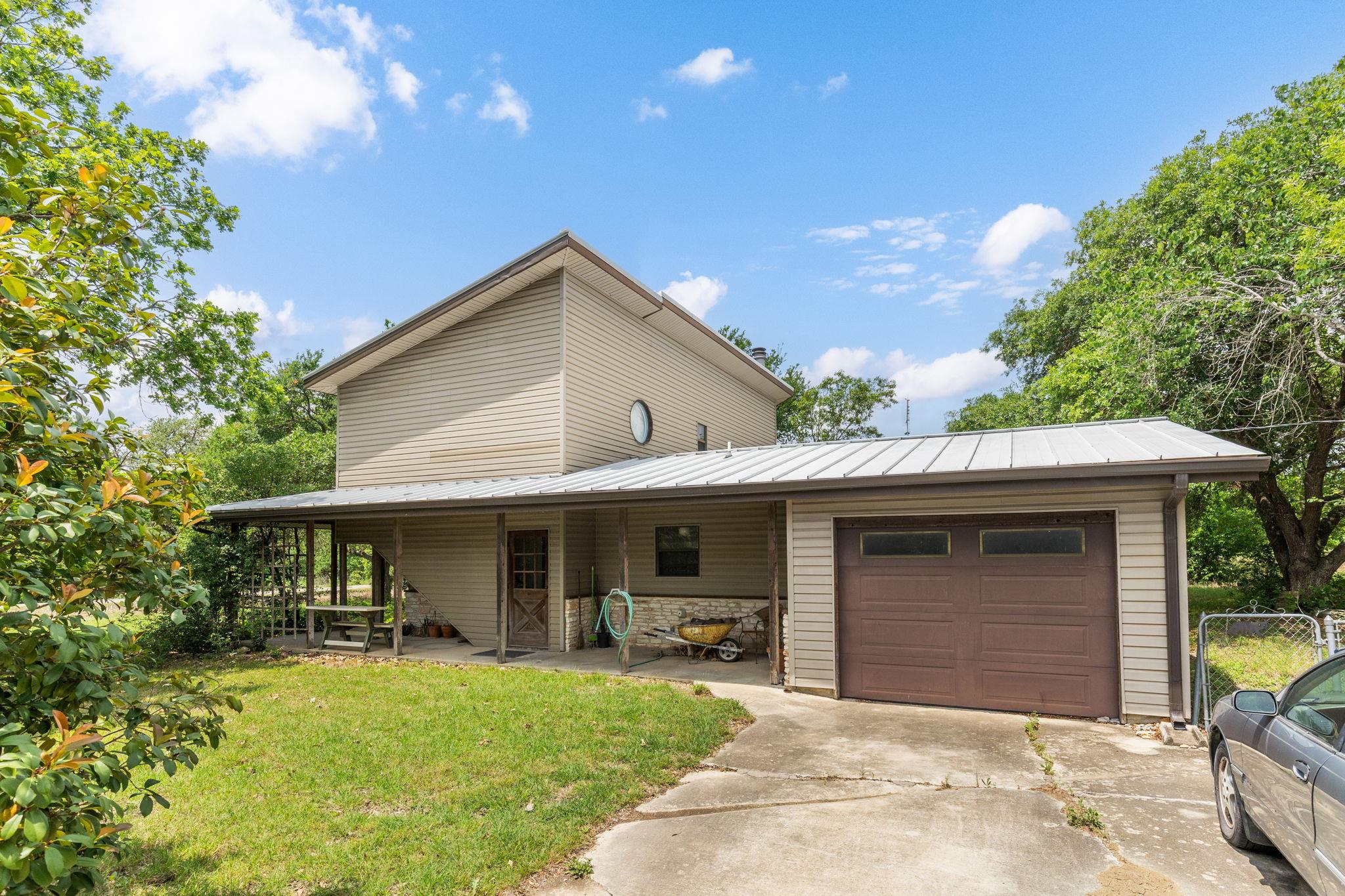 907 Horace Howard Dr, San Marcos, TX 78666