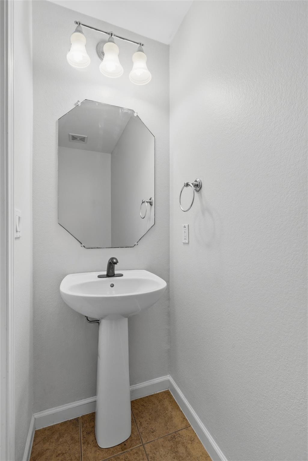 508 Lark St, Leander, TX 78641