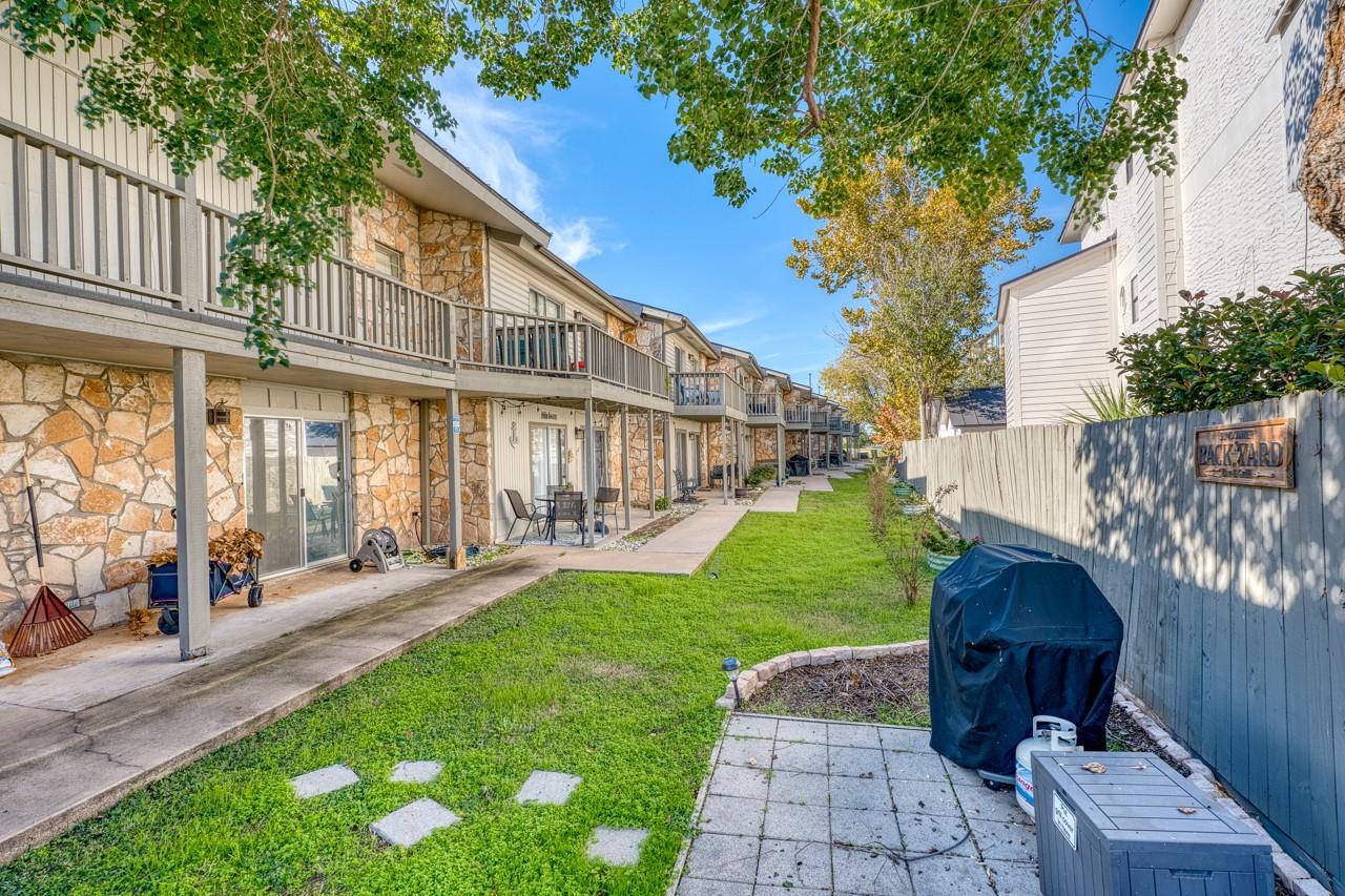 104 Cove E # 207, Horseshoe Bay, TX 78657