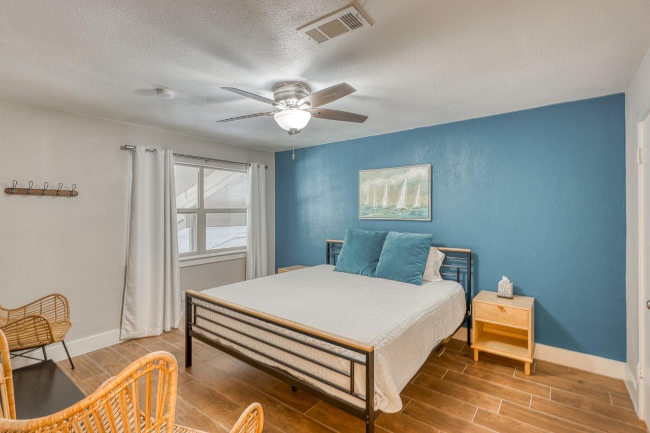 104 Cove E # 207, Horseshoe Bay, TX 78657